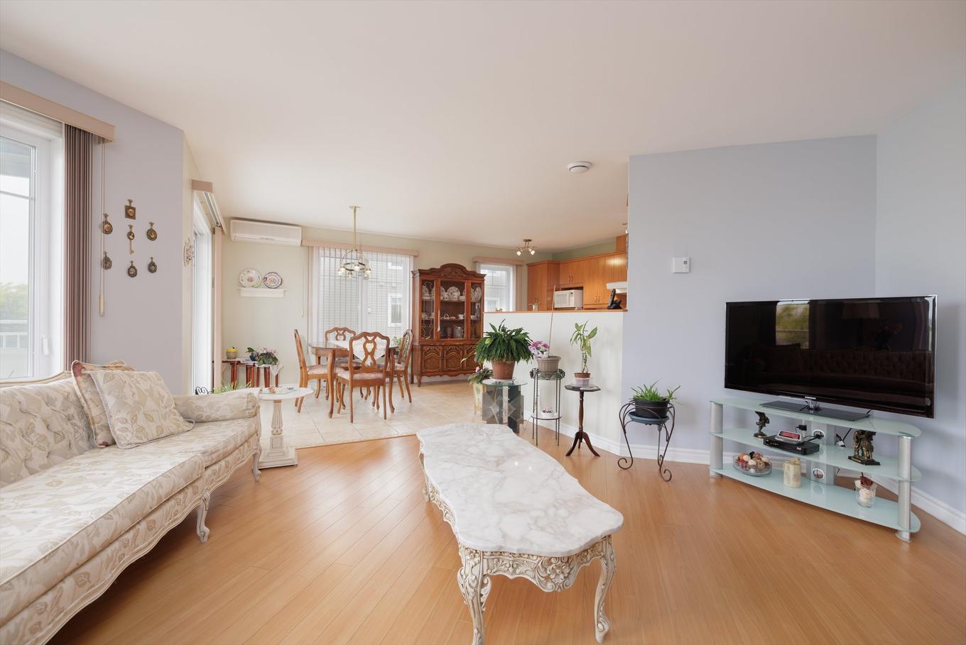 Overall view - 302-2525 Rue Dutrisac, Vaudreuil-Dorion, QC - Indoor Photo Showing Living Room