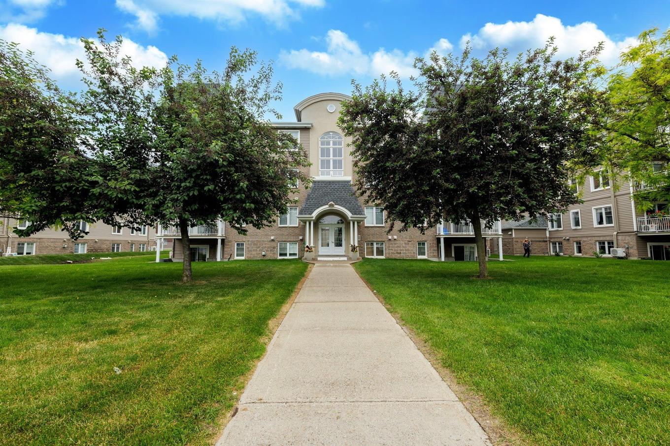 Frontage - 302-2525 Rue Dutrisac, Vaudreuil-Dorion, QC - Outdoor