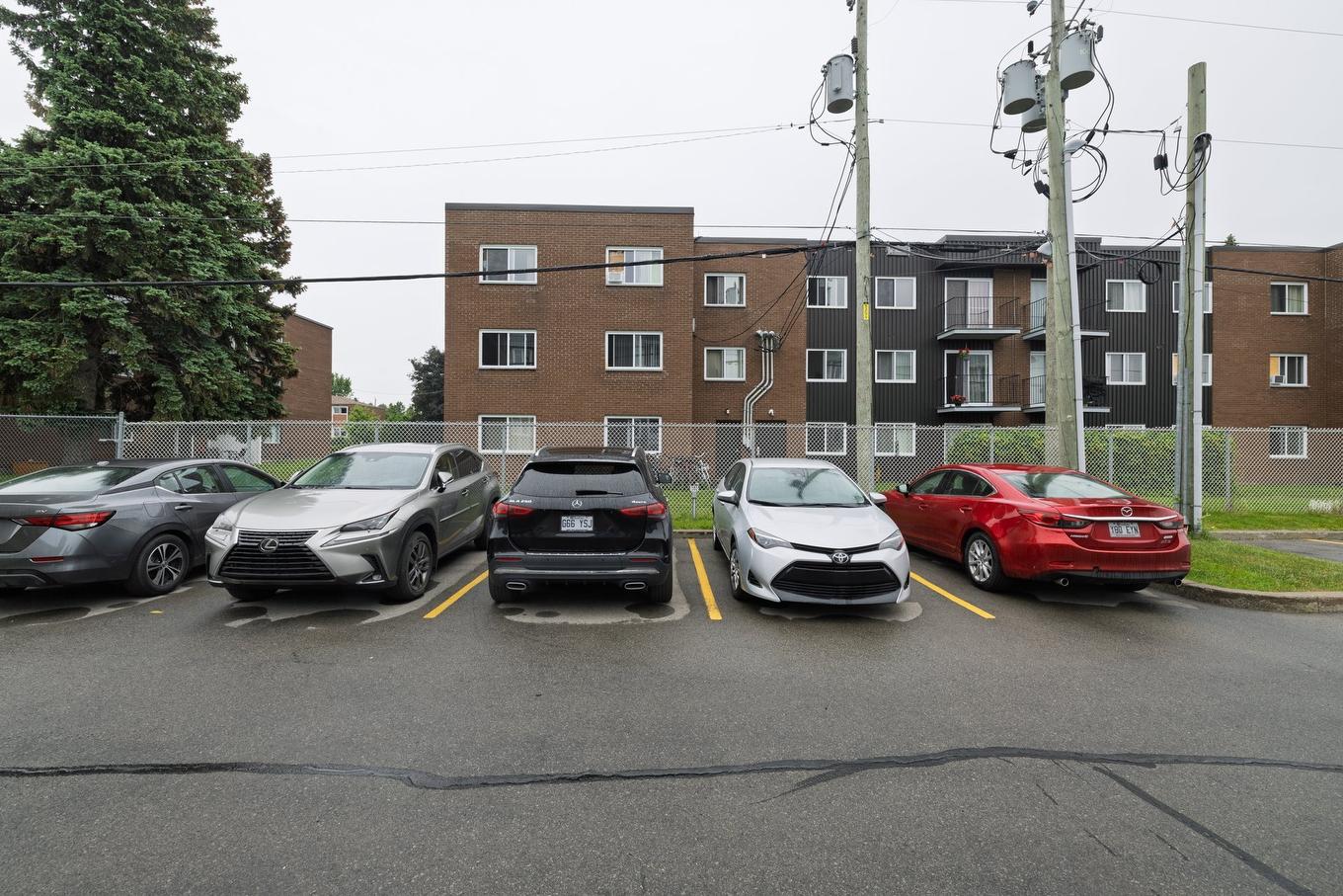 Parking - 302-2525 Rue Dutrisac, Vaudreuil-Dorion, QC - Outdoor