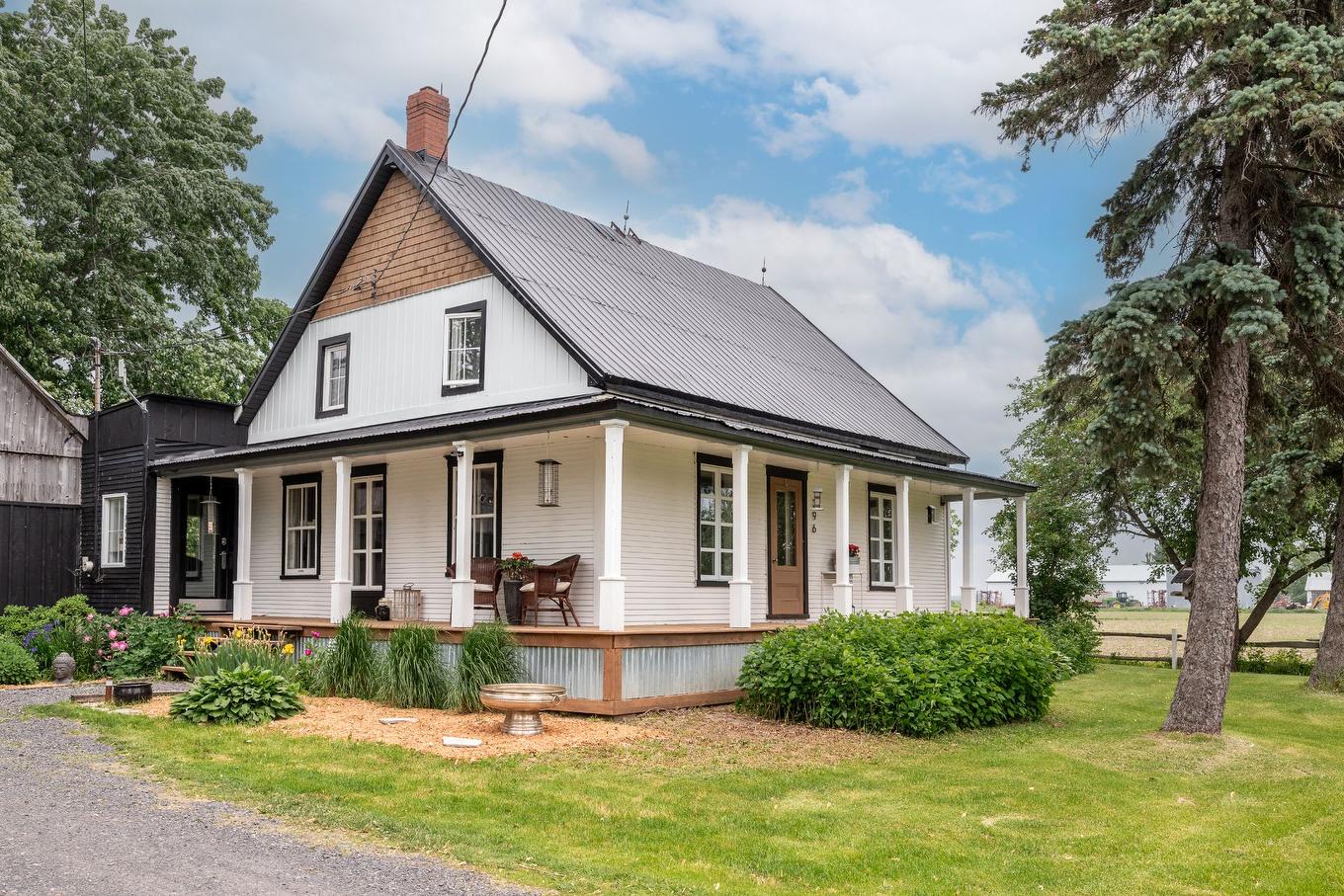 Frontage - 396 Ch. Du Ruisseau-Des-Noyers, Saint-Jean-Sur-Richelieu, QC - Outdoor With Deck Patio Veranda With Facade