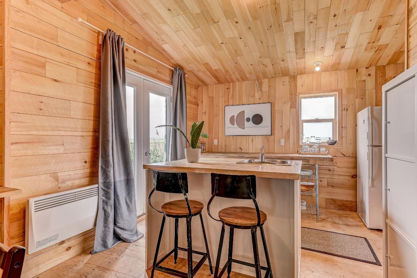Kitchen - 396 Ch. Du Ruisseau-Des-Noyers, Saint-Jean-Sur-Richelieu, QC - Indoor Photo Showing Other Room