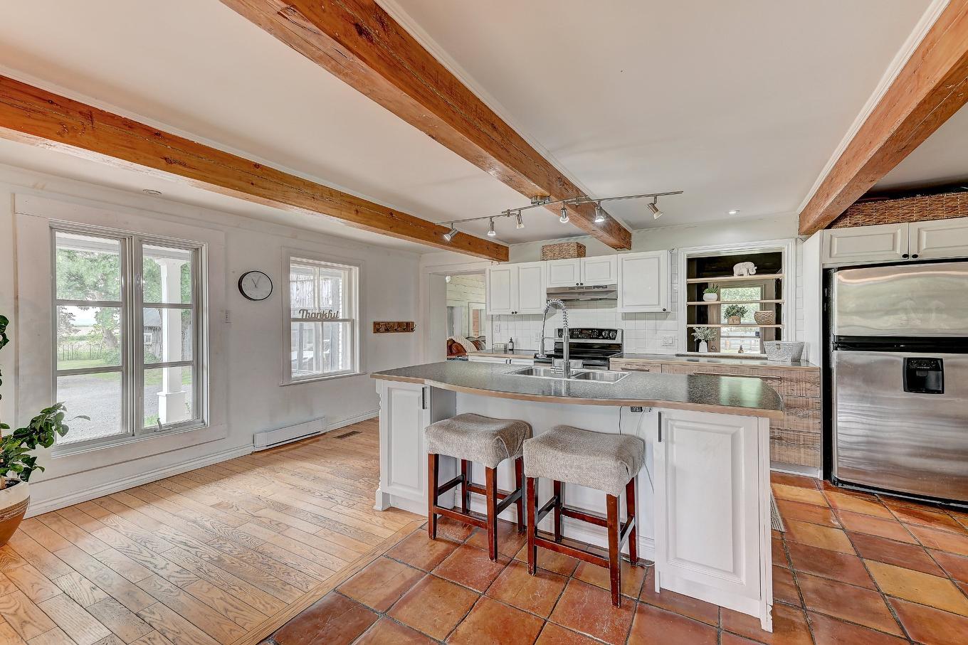 Kitchen - 396 Ch. Du Ruisseau-Des-Noyers, Saint-Jean-Sur-Richelieu, QC - Indoor Photo Showing Kitchen