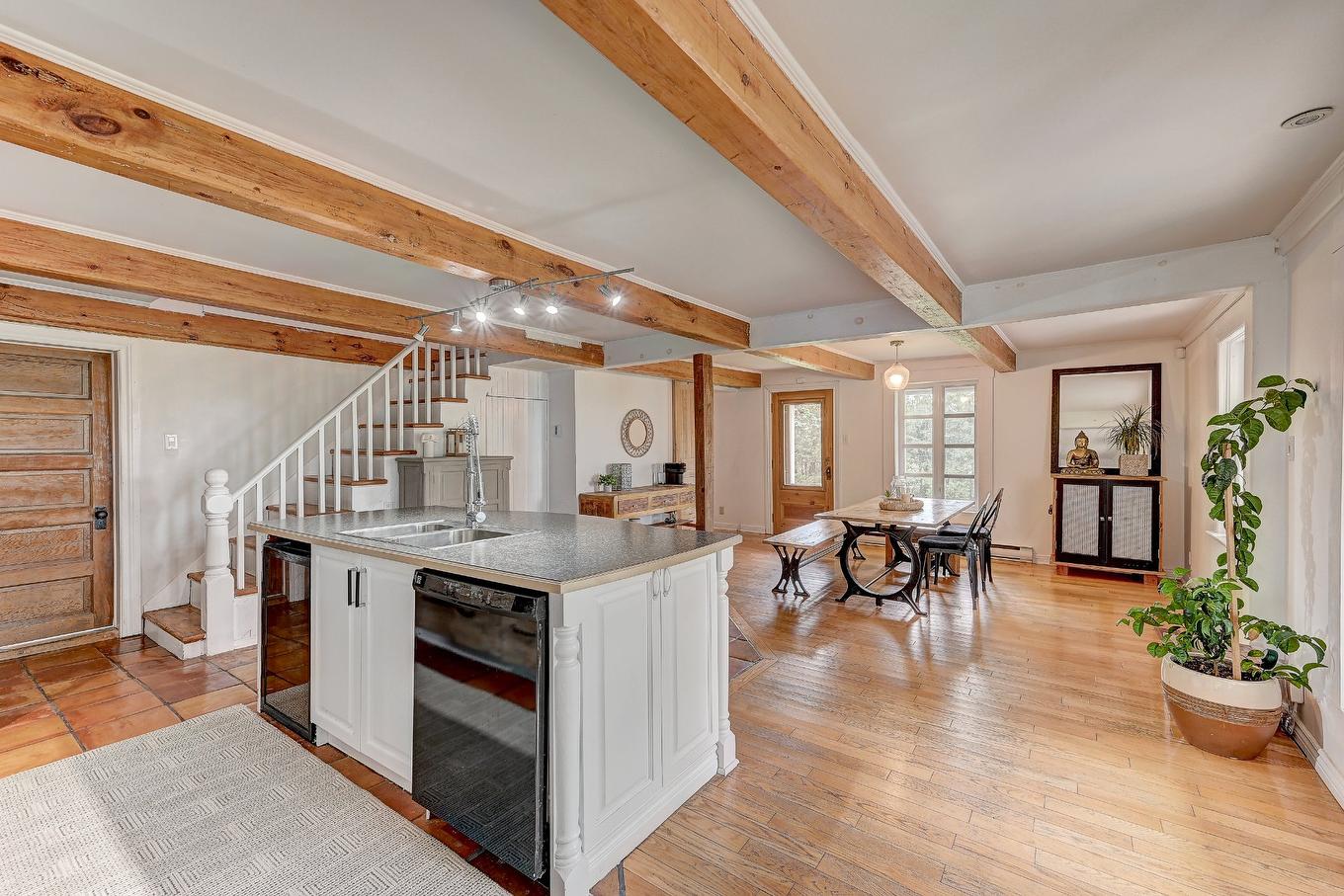 Overall view - 396 Ch. Du Ruisseau-Des-Noyers, Saint-Jean-Sur-Richelieu, QC - Indoor Photo Showing Kitchen With Double Sink