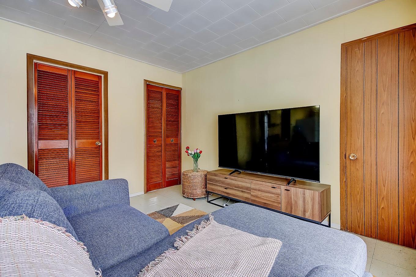 Living room - 286 Rg De La Barbotte, Lacolle, QC - Indoor Photo Showing Bedroom