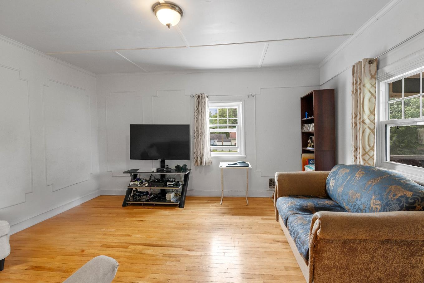 Salon - 90 Rue St-Jean, Châteauguay, QC - Indoor Photo Showing Living Room