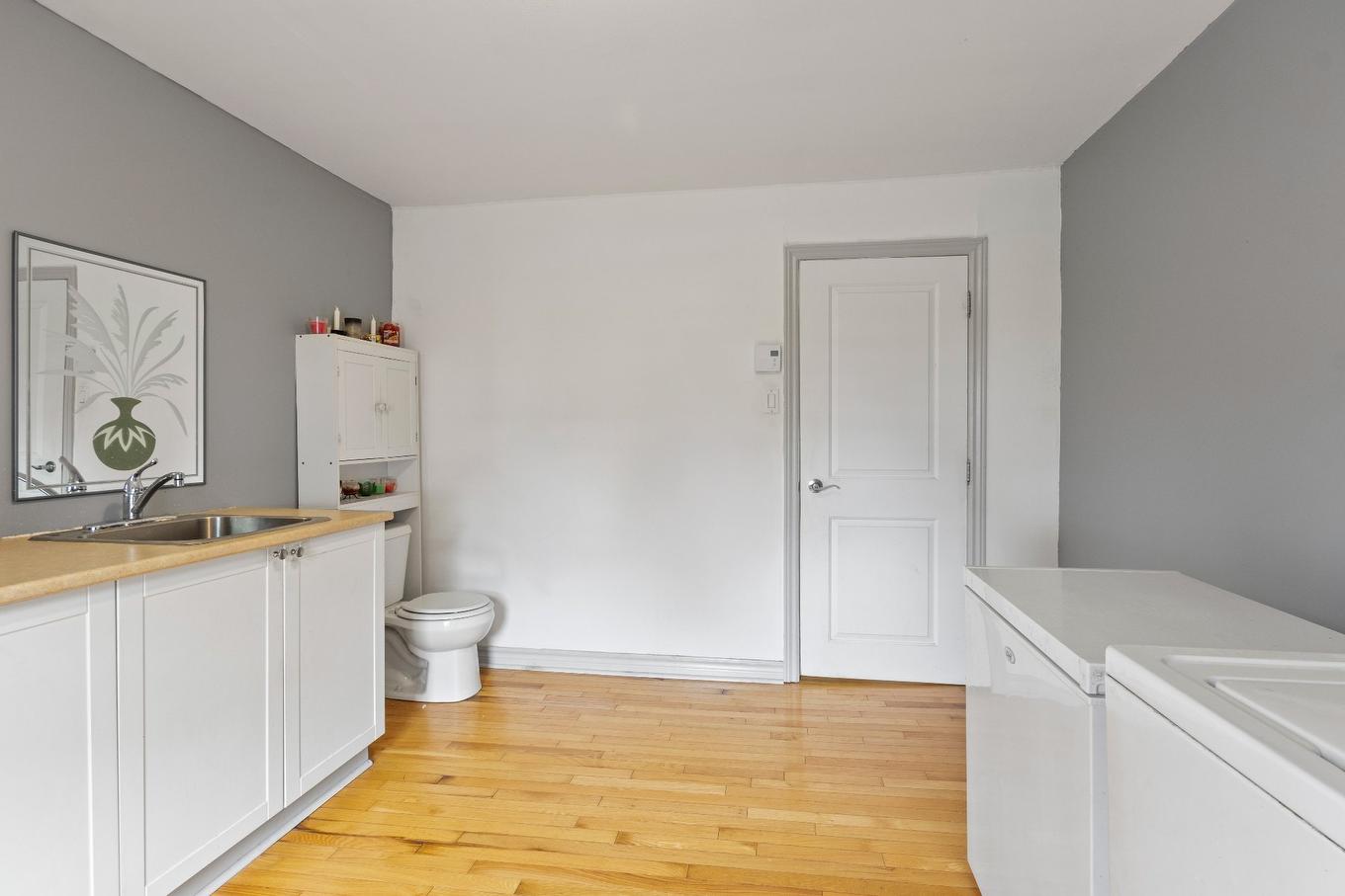Salle de lavage - 90 Rue St-Jean, Châteauguay, QC - Indoor Photo Showing Laundry Room