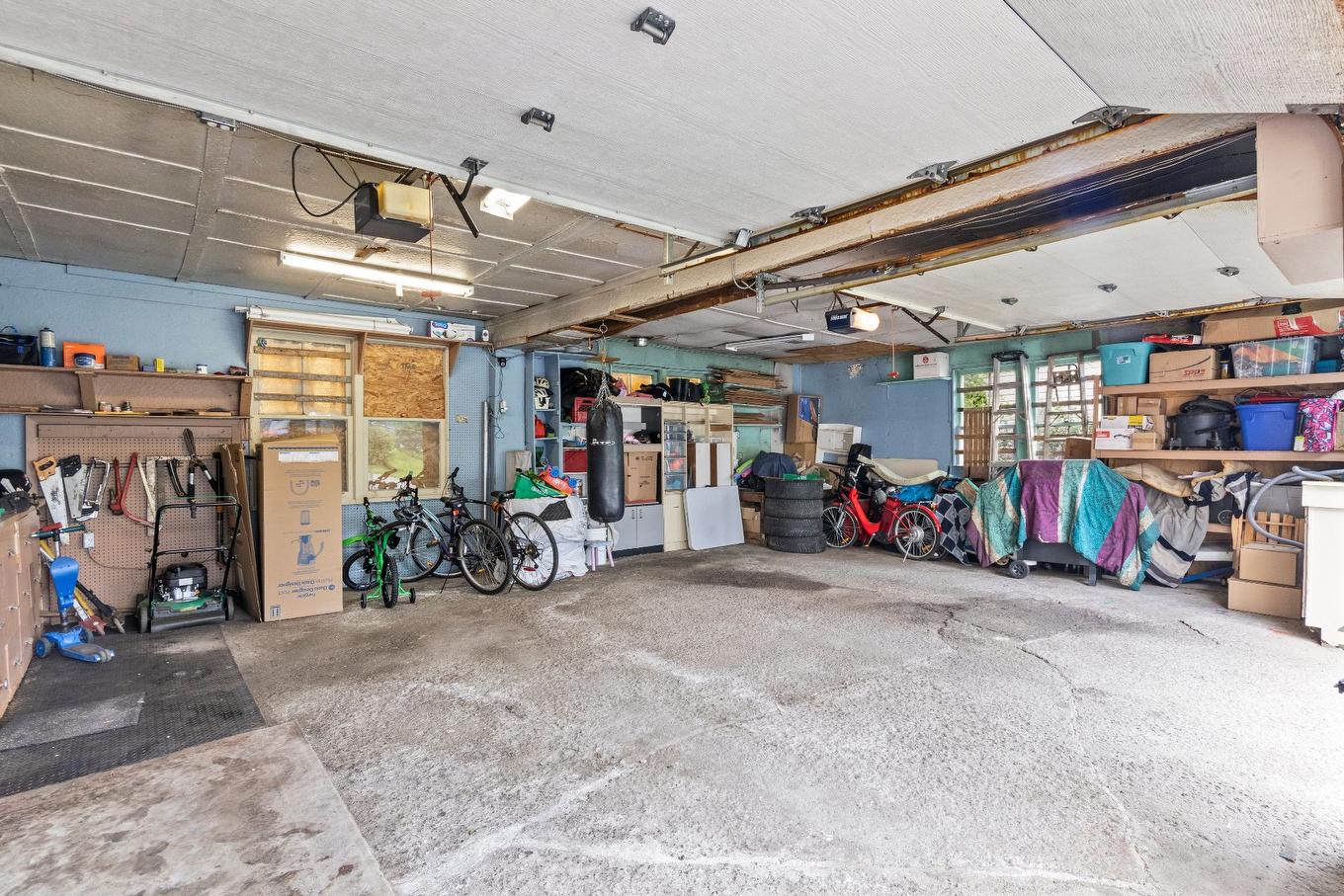 Garage - 90 Rue St-Jean, Châteauguay, QC - Indoor Photo Showing Garage