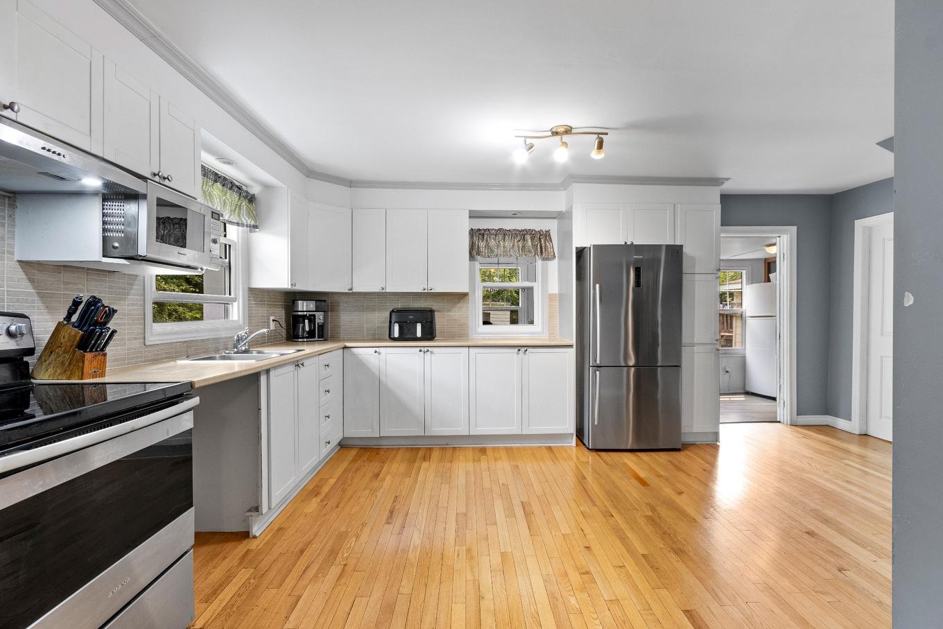 Cuisine - 90 Rue St-Jean, Châteauguay, QC - Indoor Photo Showing Kitchen