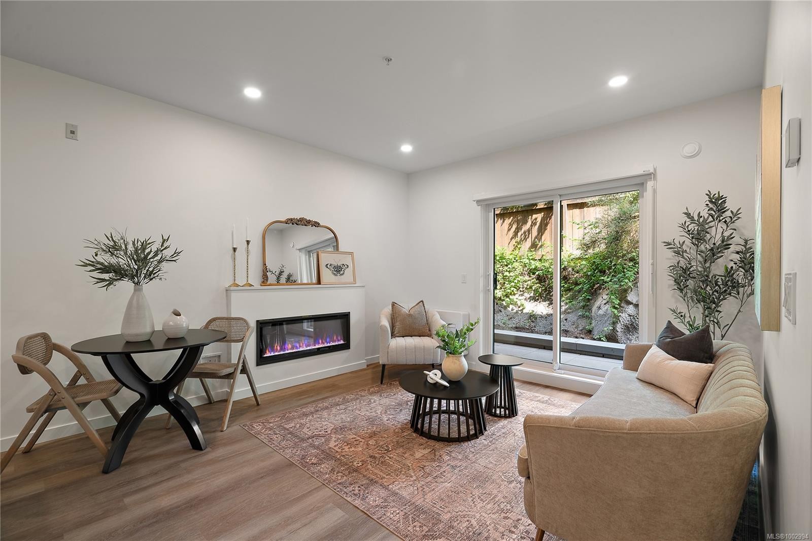 B404-1102 Esquimalt Rd, Esquimalt, BC - Indoor With Fireplace