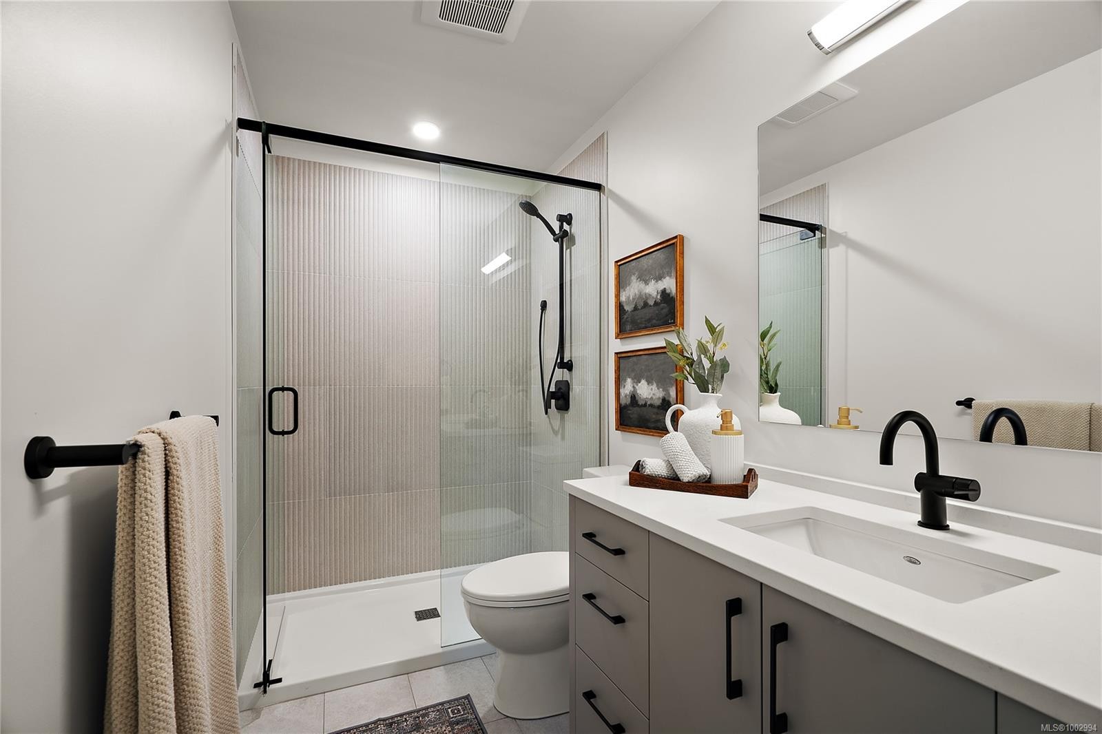 B404-1102 Esquimalt Rd, Esquimalt, BC - Indoor Photo Showing Bathroom