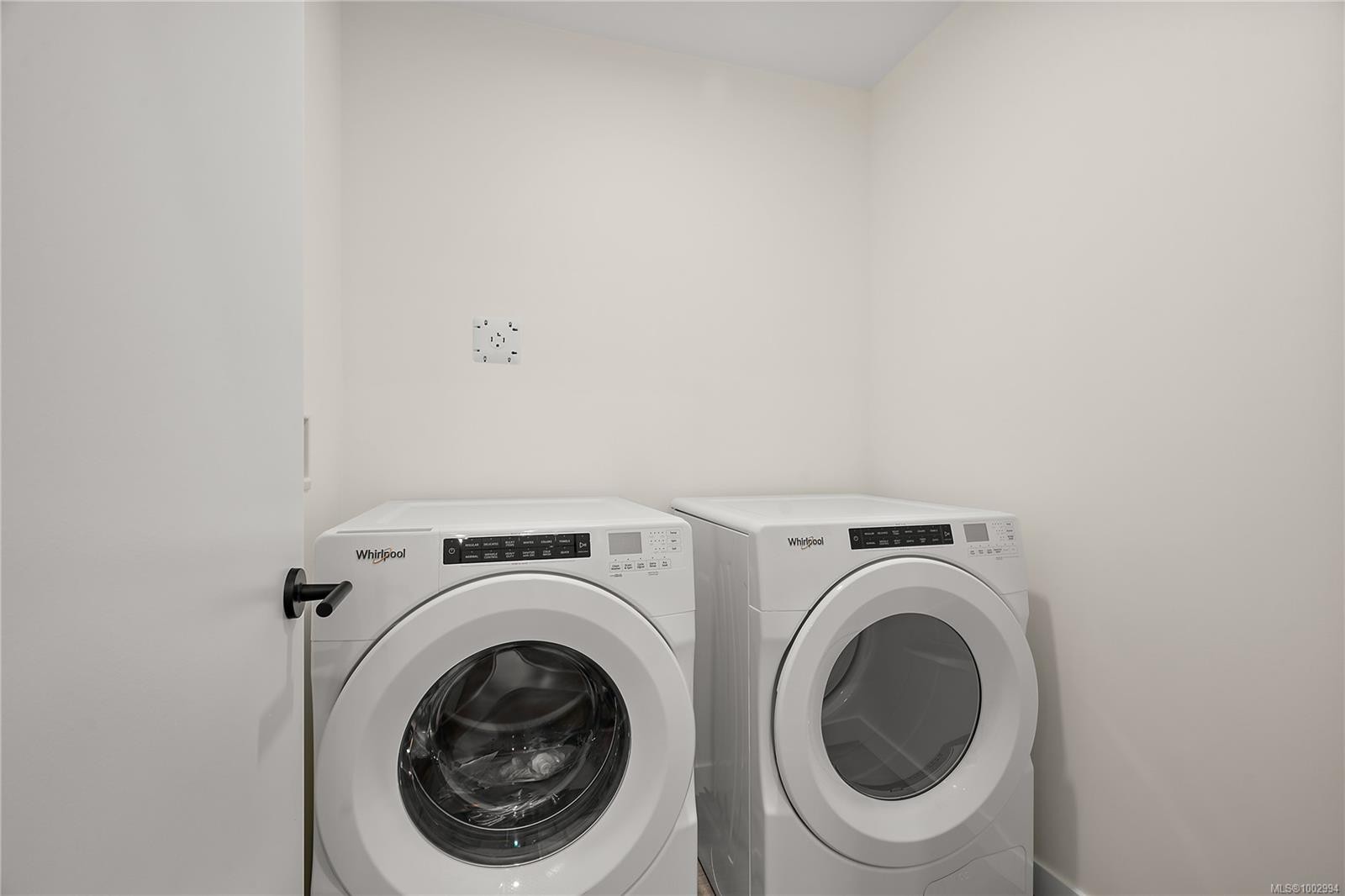 B404-1102 Esquimalt Rd, Esquimalt, BC - Indoor Photo Showing Laundry Room