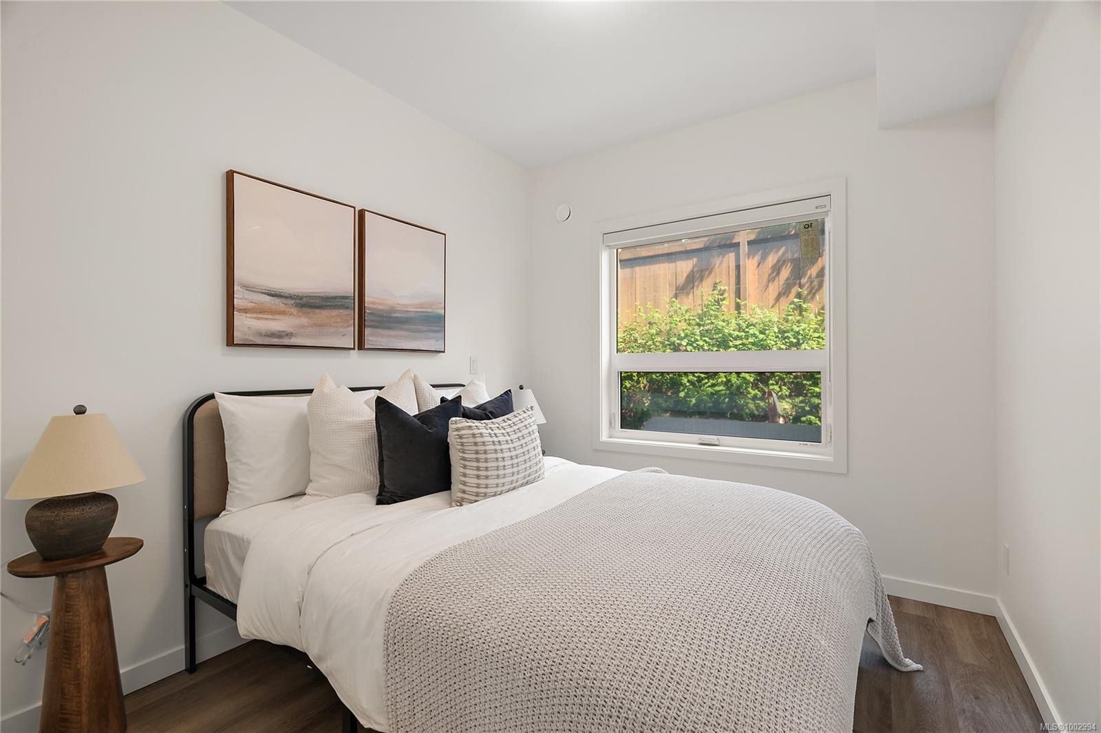 B404-1102 Esquimalt Rd, Esquimalt, BC - Indoor Photo Showing Bedroom