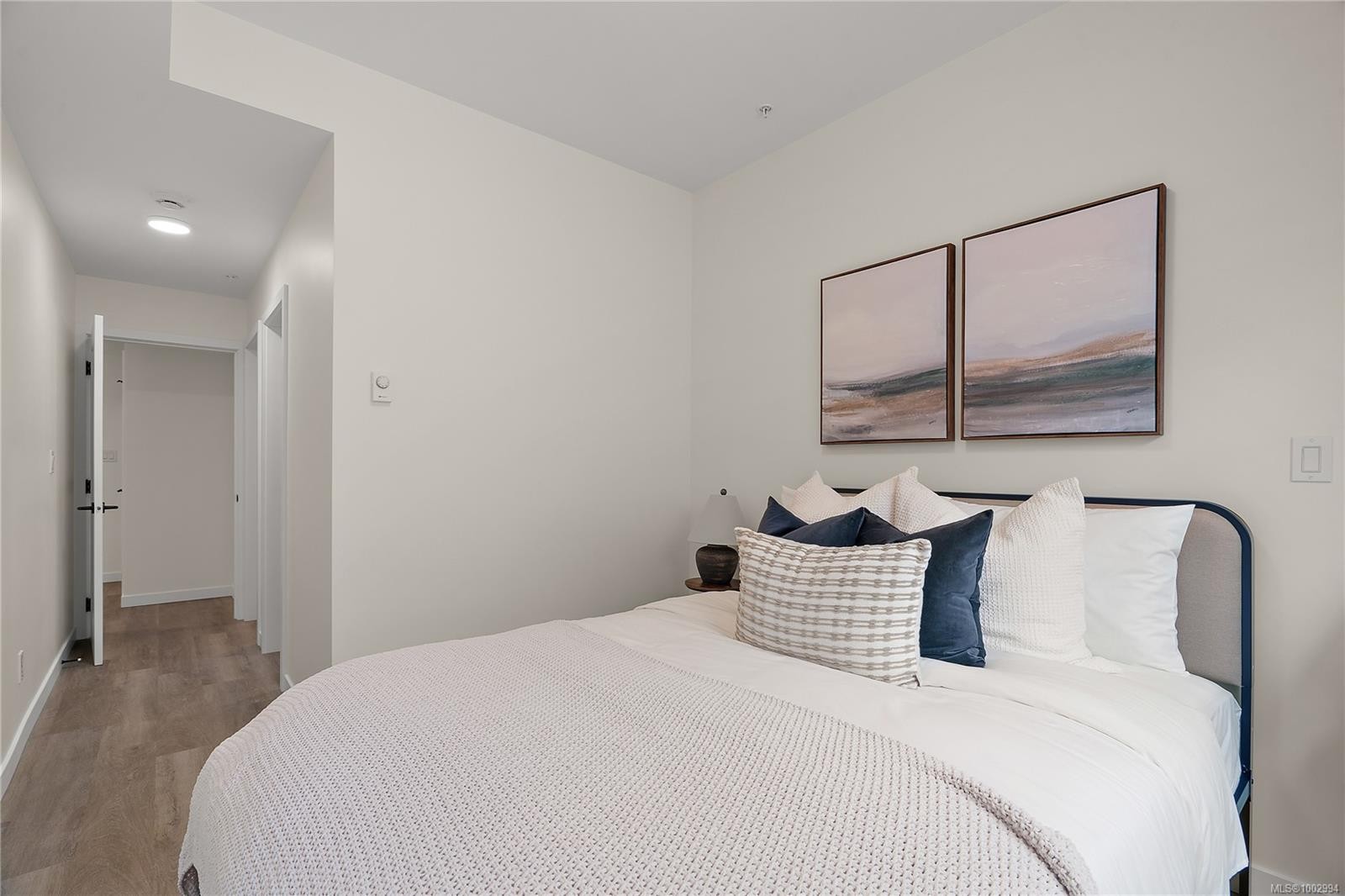 B404-1102 Esquimalt Rd, Esquimalt, BC - Indoor Photo Showing Bedroom