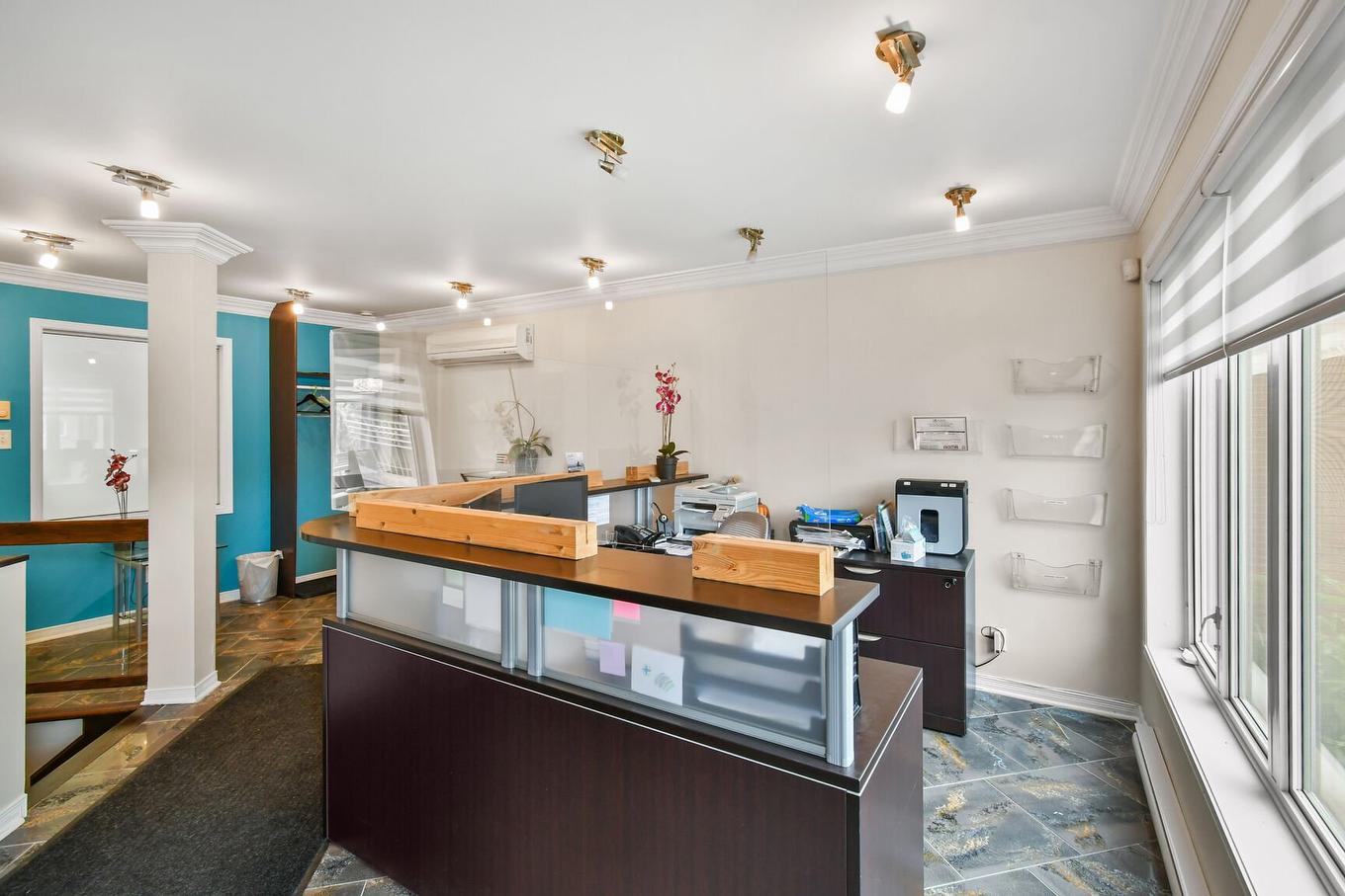 Reception area - 3390 Grande Allée, Longueuil (Saint-Hubert), QC - Indoor