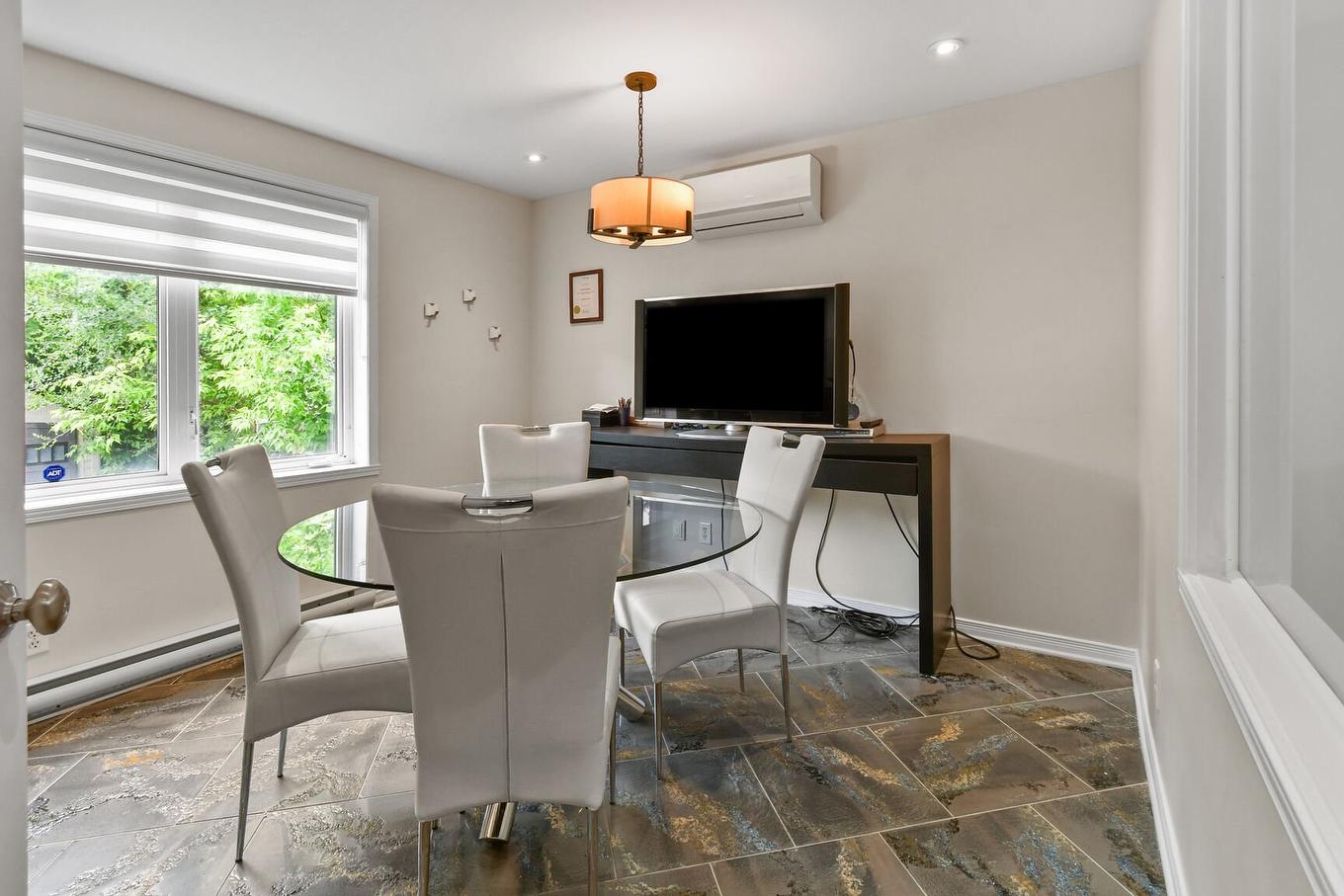 Office - 3390 Grande Allée, Longueuil (Saint-Hubert), QC - Indoor Photo Showing Other Room