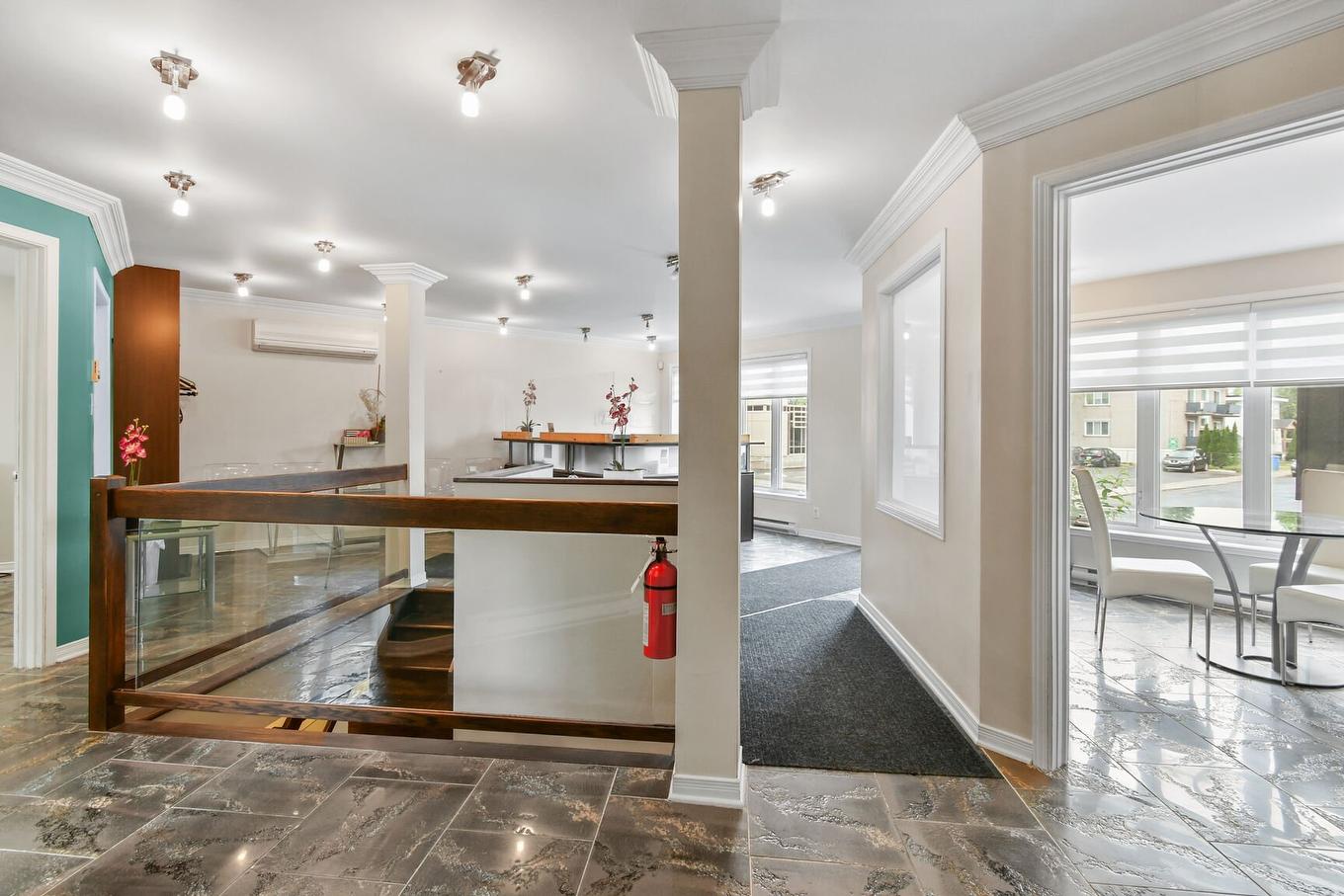 Reception area - 3390 Grande Allée, Longueuil (Saint-Hubert), QC - Indoor Photo Showing Other Room