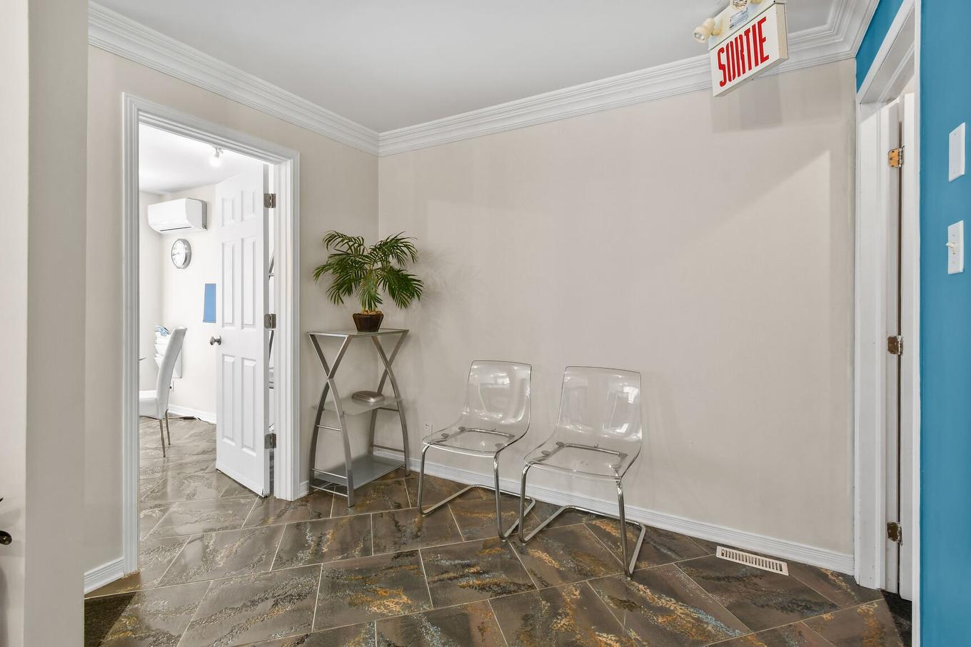 Reception area - 3390 Grande Allée, Longueuil (Saint-Hubert), QC - Indoor Photo Showing Other Room