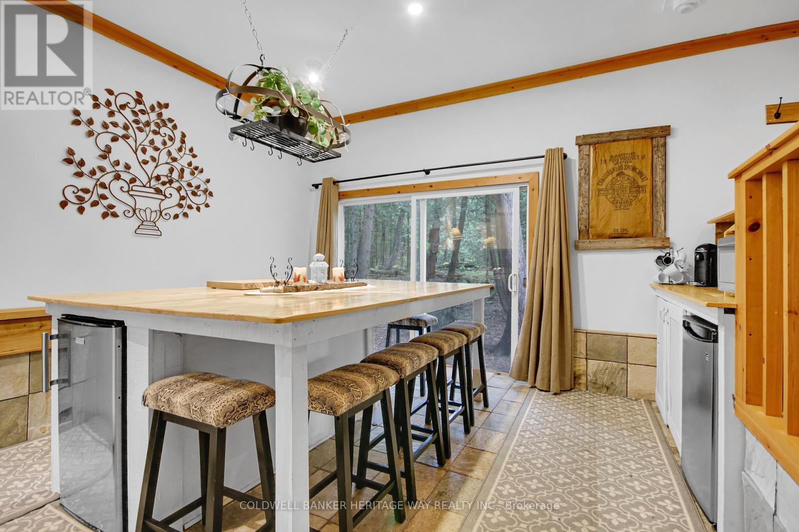 828 Ashby Road, Lanark Highlands, ON - Indoor Photo Showing Dining Room