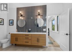 Primary bedroom ensuite -