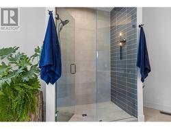 Primary bedroom ensuite -