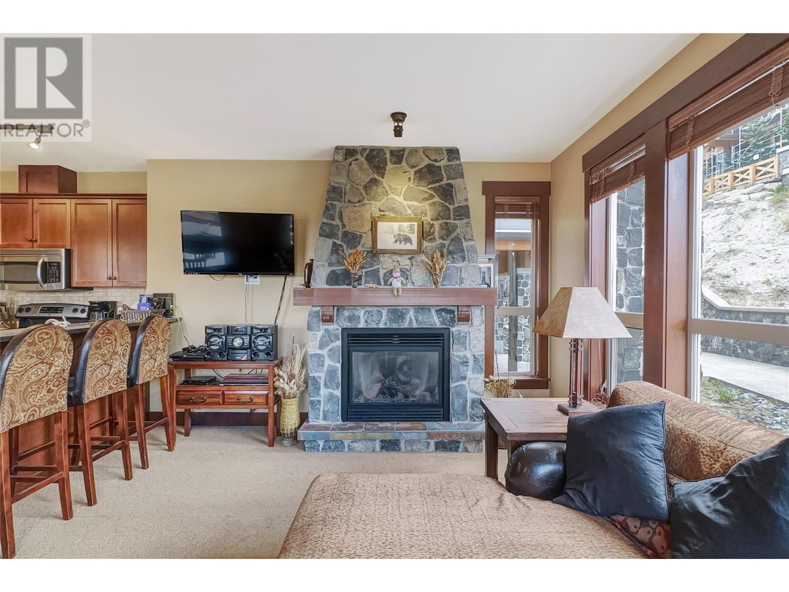 375 Raven Ridge Road Unit# 101C, Big White, BC - Indoor Photo Showing Living Room With Fireplace