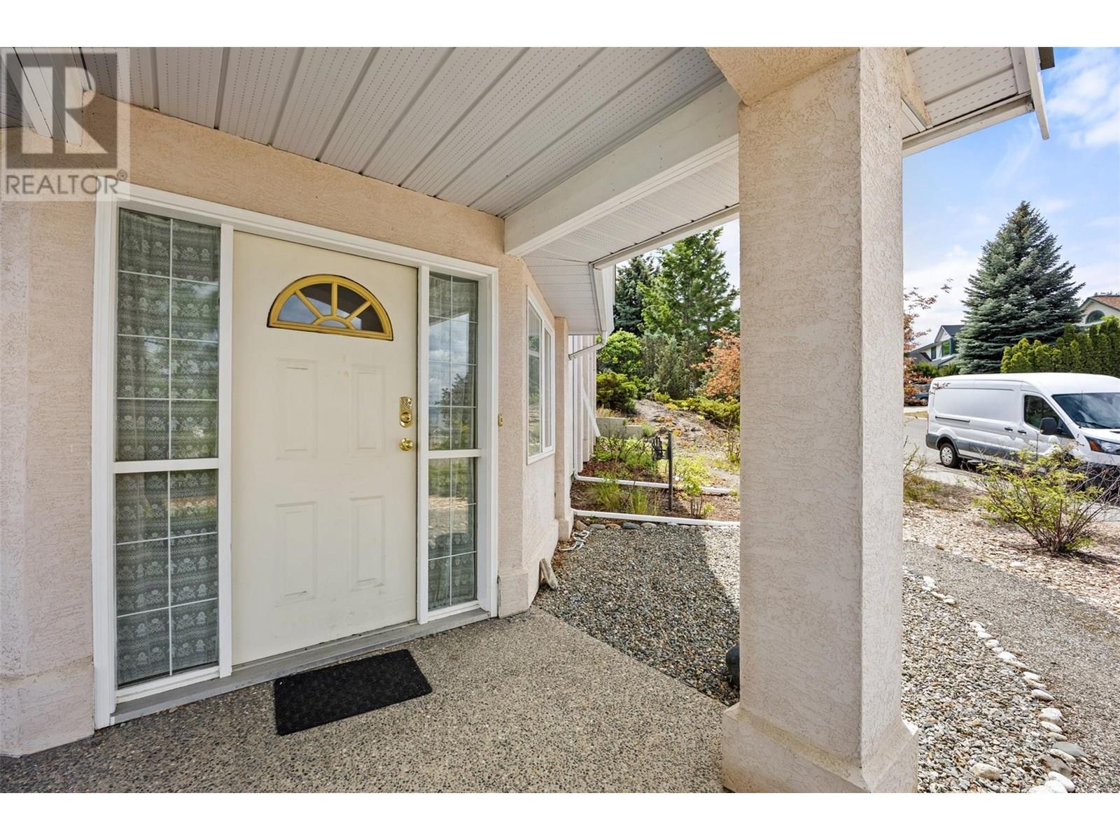 587 Monarch Drive, Kamloops, BC - Outdoor With Exterior