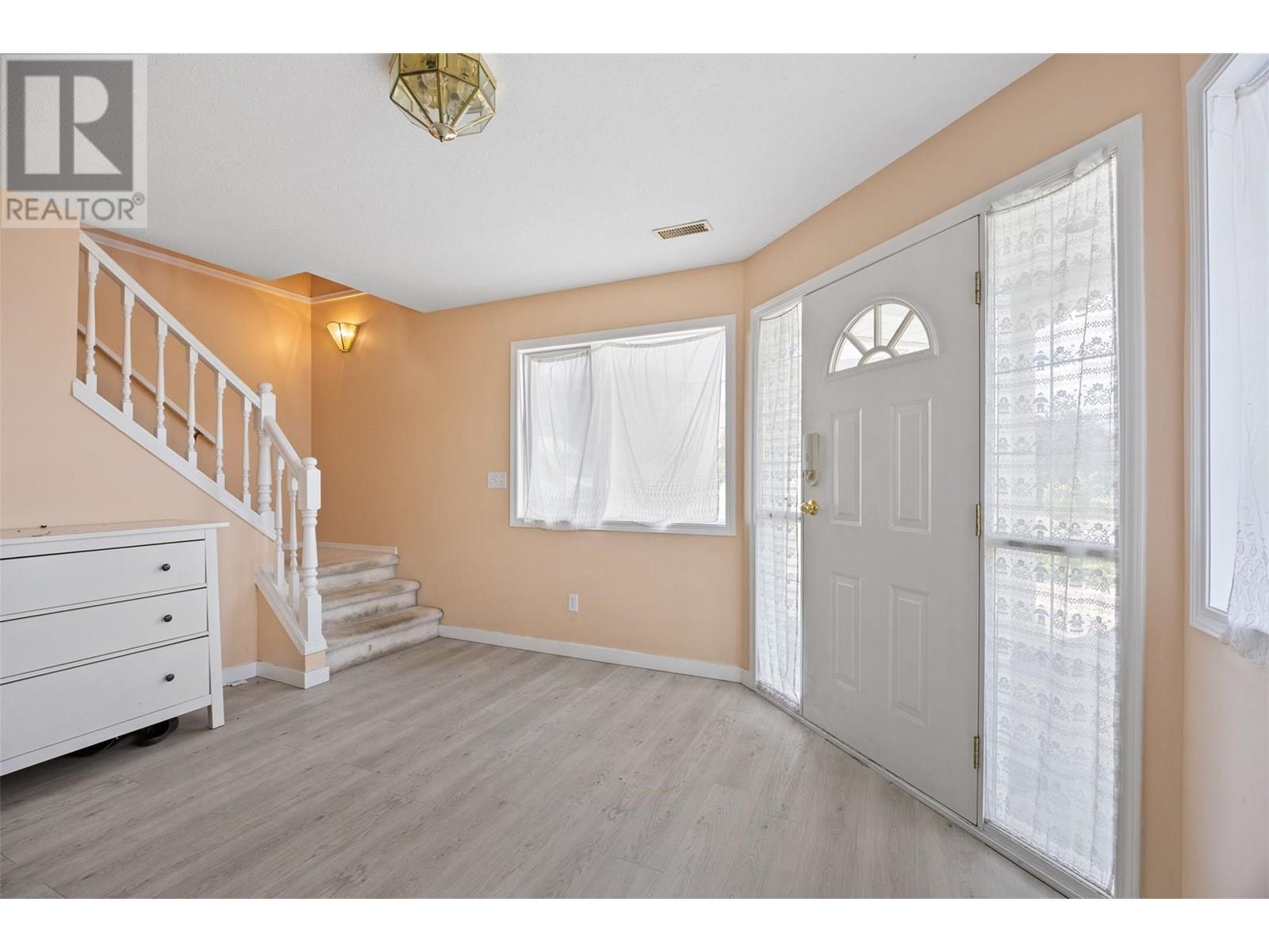 587 Monarch Drive, Kamloops, BC - Indoor Photo Showing Other Room