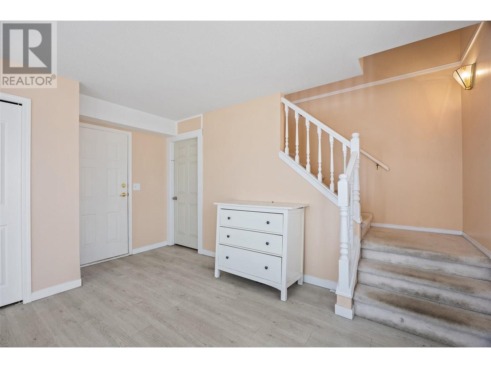 587 Monarch Drive, Kamloops, BC - Indoor Photo Showing Other Room