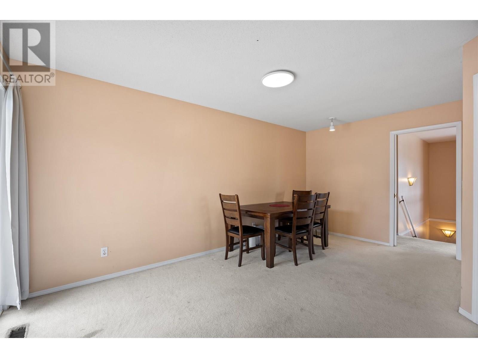 587 Monarch Drive, Kamloops, BC - Indoor Photo Showing Dining Room