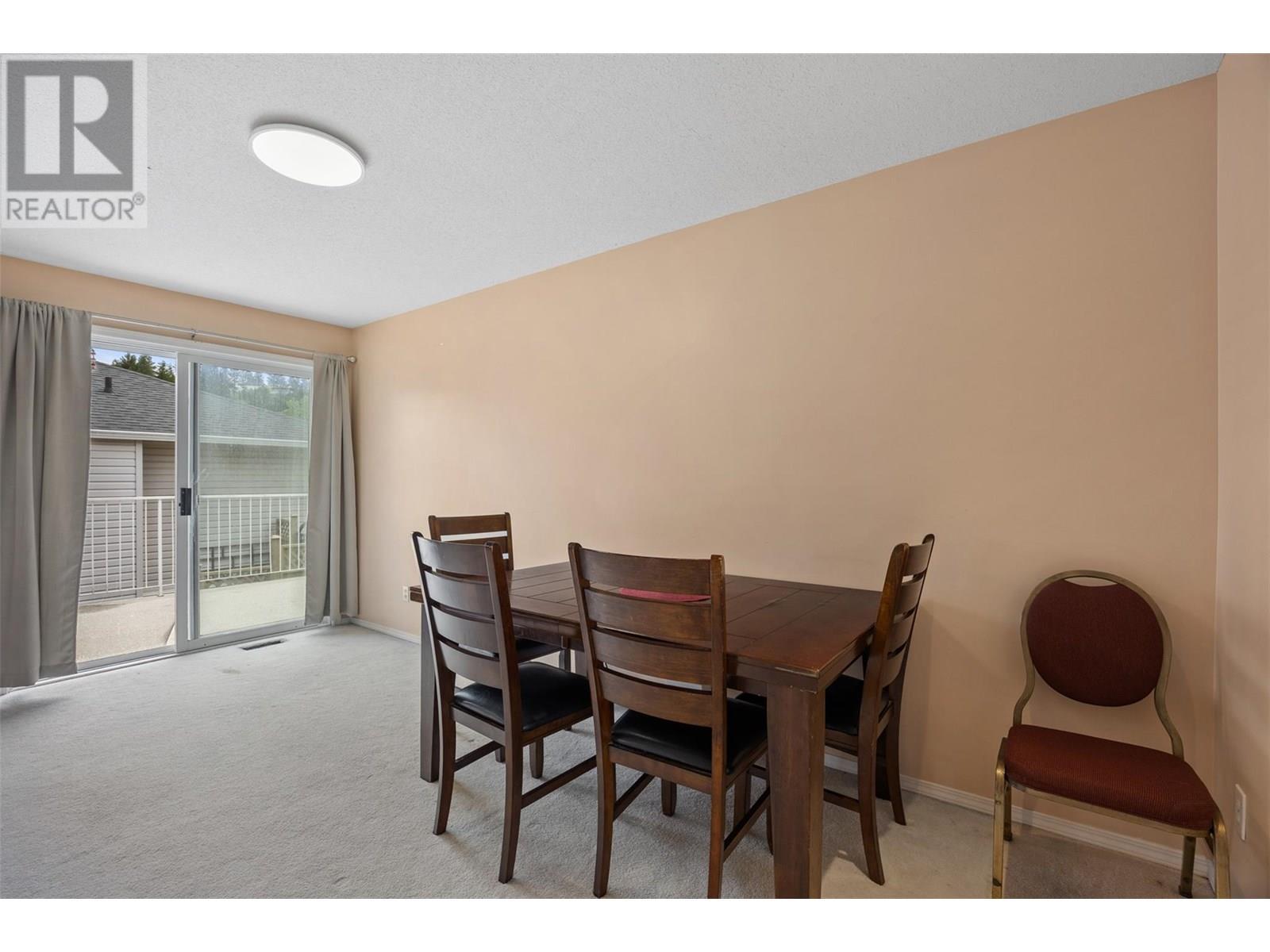 587 Monarch Drive, Kamloops, BC - Indoor Photo Showing Dining Room