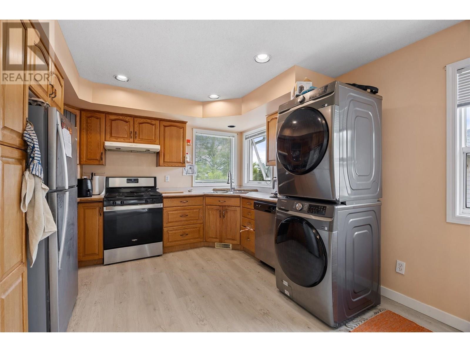 587 Monarch Drive, Kamloops, BC - Indoor Photo Showing Laundry Room