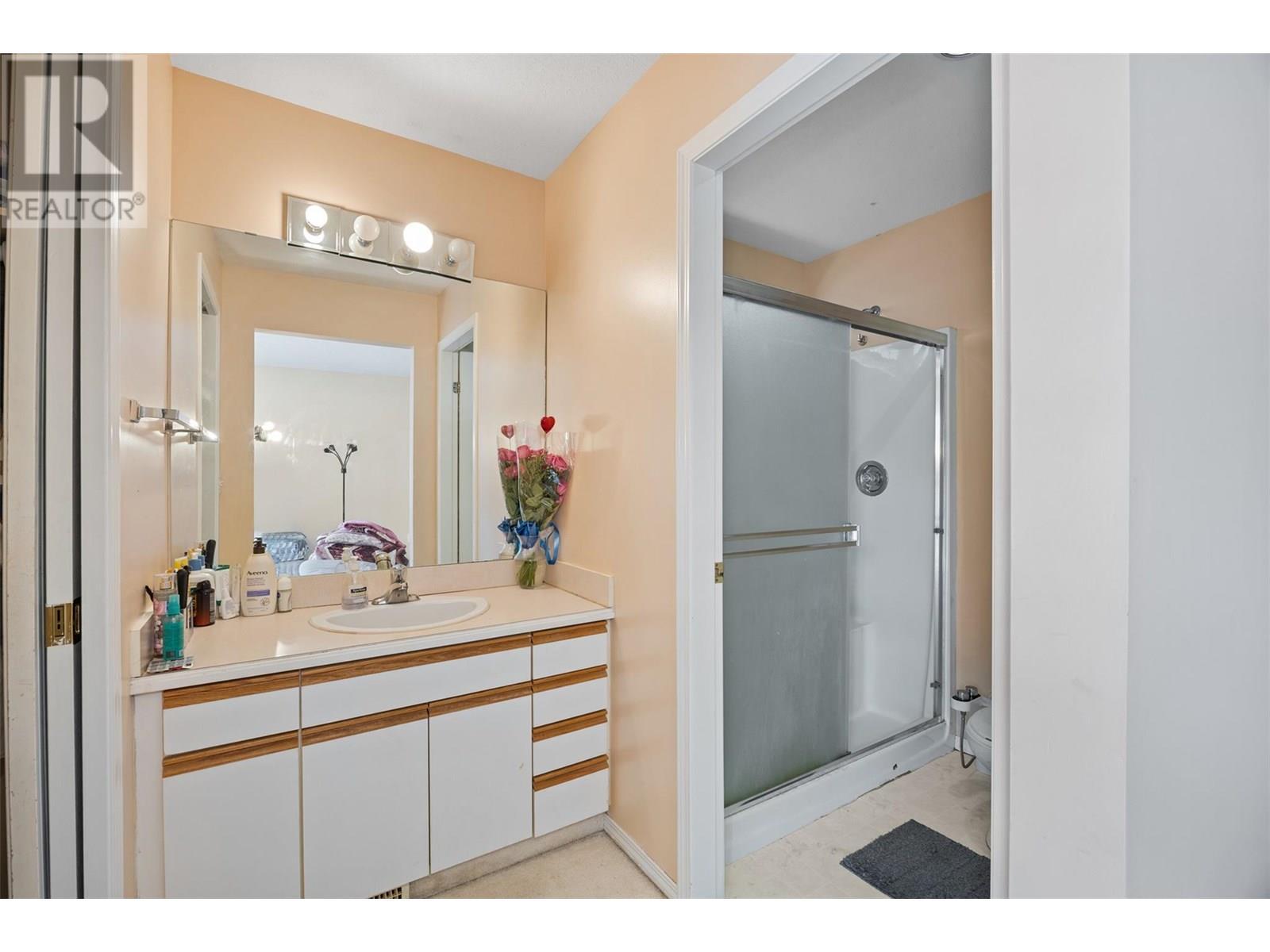 587 Monarch Drive, Kamloops, BC - Indoor Photo Showing Bathroom