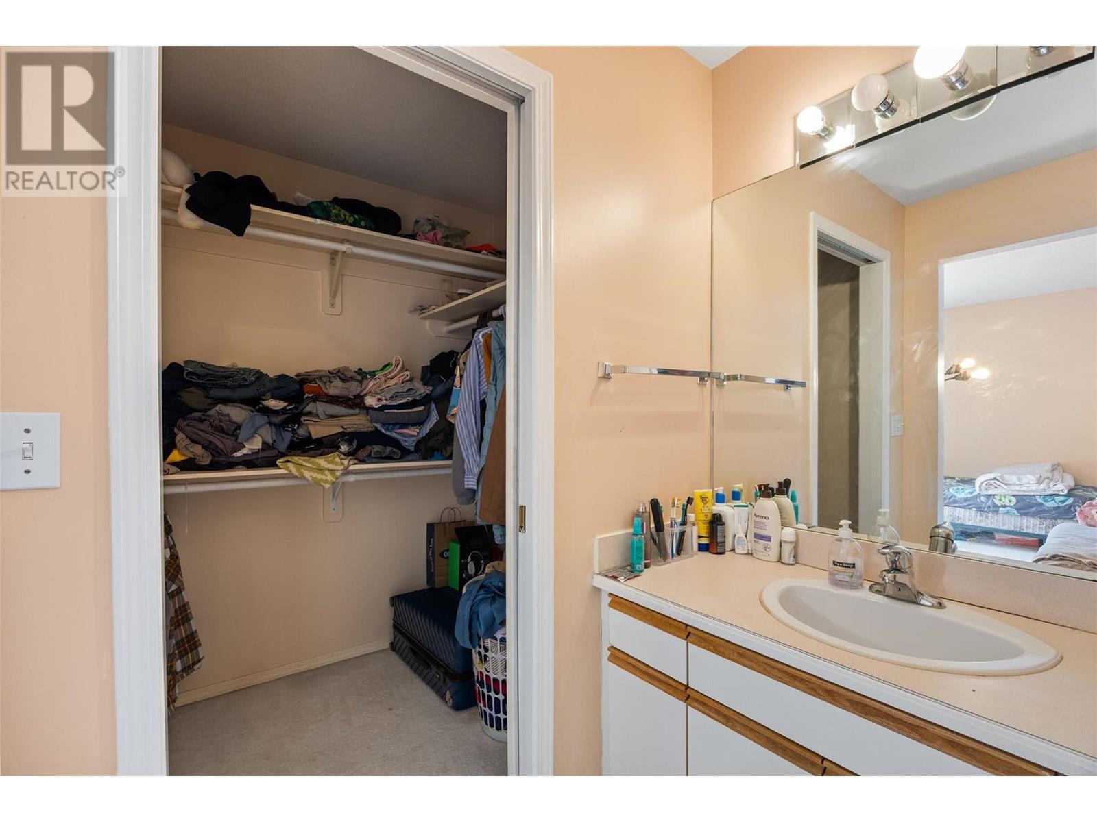 587 Monarch Drive, Kamloops, BC - Indoor Photo Showing Bathroom