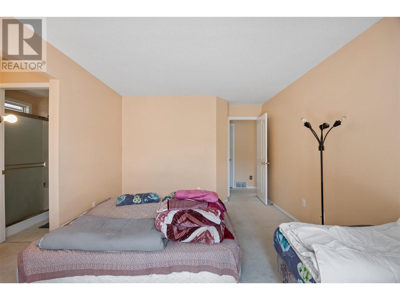 587 Monarch Drive, Kamloops, BC - Indoor Photo Showing Bedroom