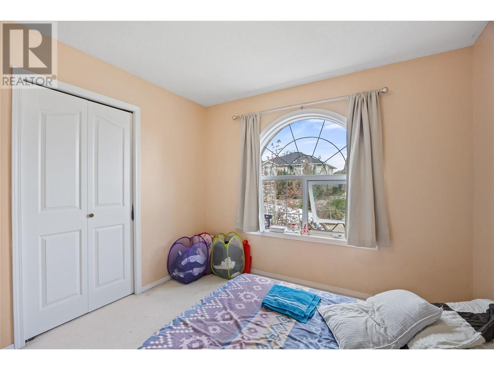 587 Monarch Drive, Kamloops, BC - Indoor Photo Showing Bedroom