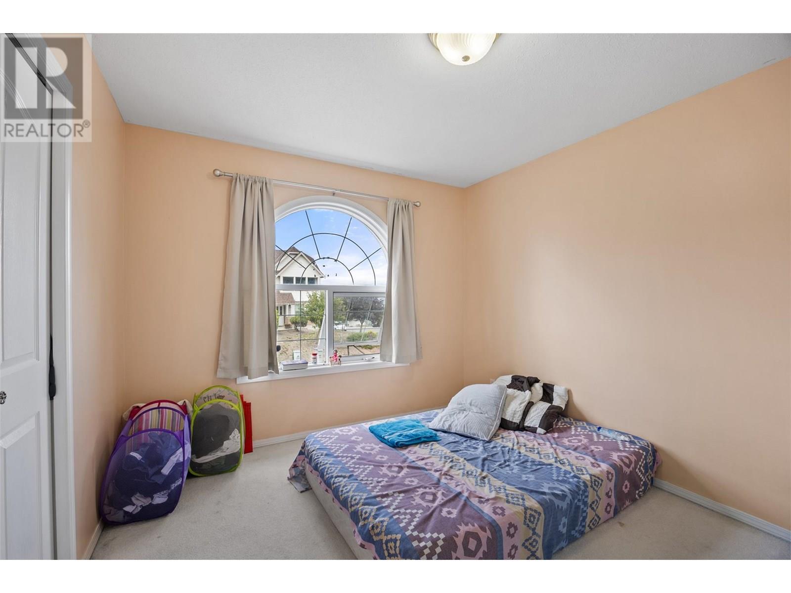 587 Monarch Drive, Kamloops, BC - Indoor Photo Showing Bedroom