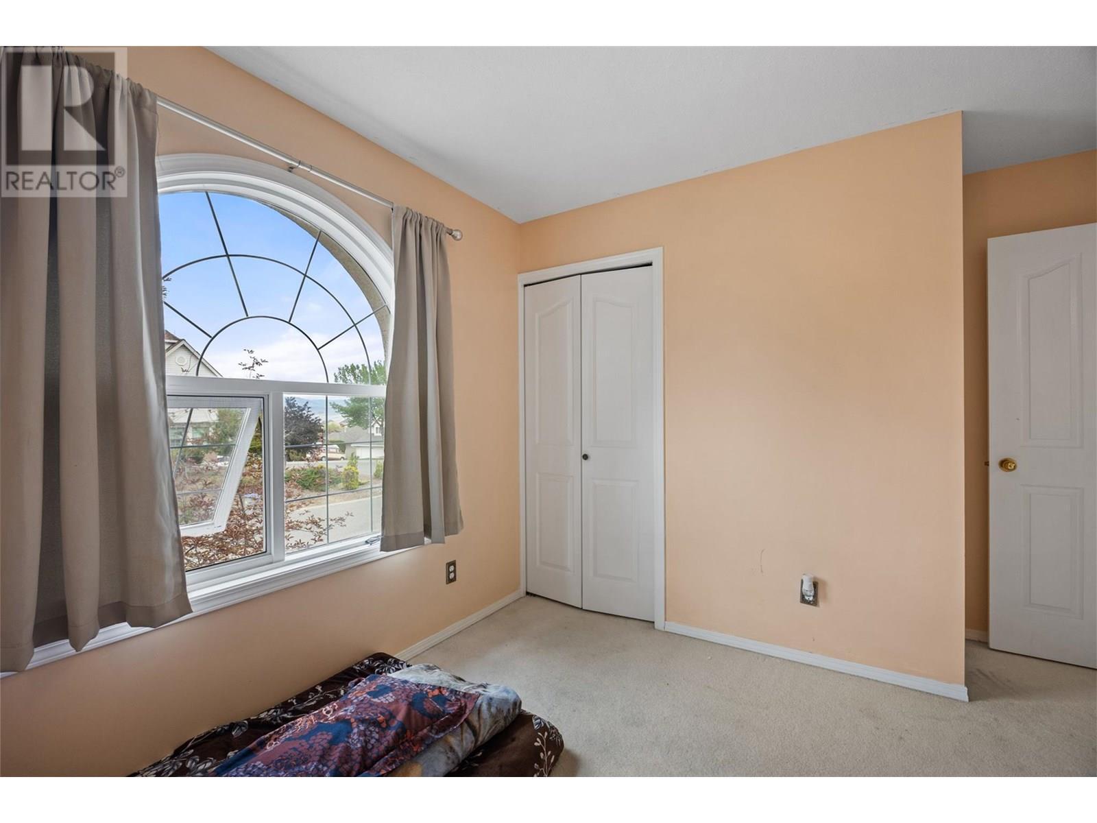 587 Monarch Drive, Kamloops, BC - Indoor Photo Showing Bedroom