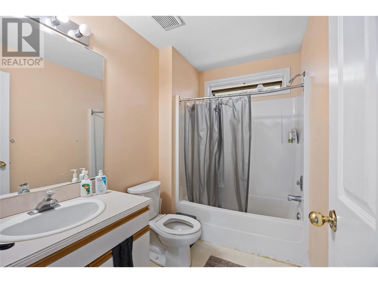 587 Monarch Drive, Kamloops, BC - Indoor Photo Showing Bathroom