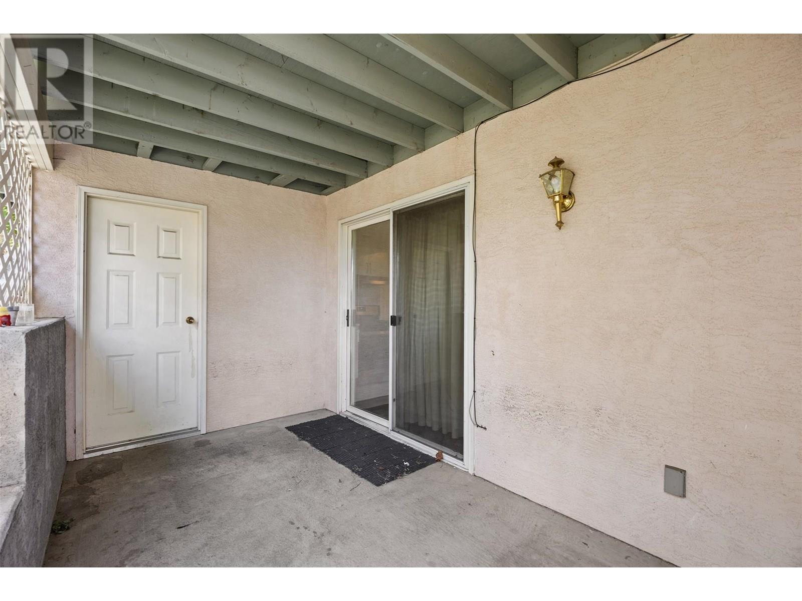 587 Monarch Drive, Kamloops, BC - Outdoor With Exterior