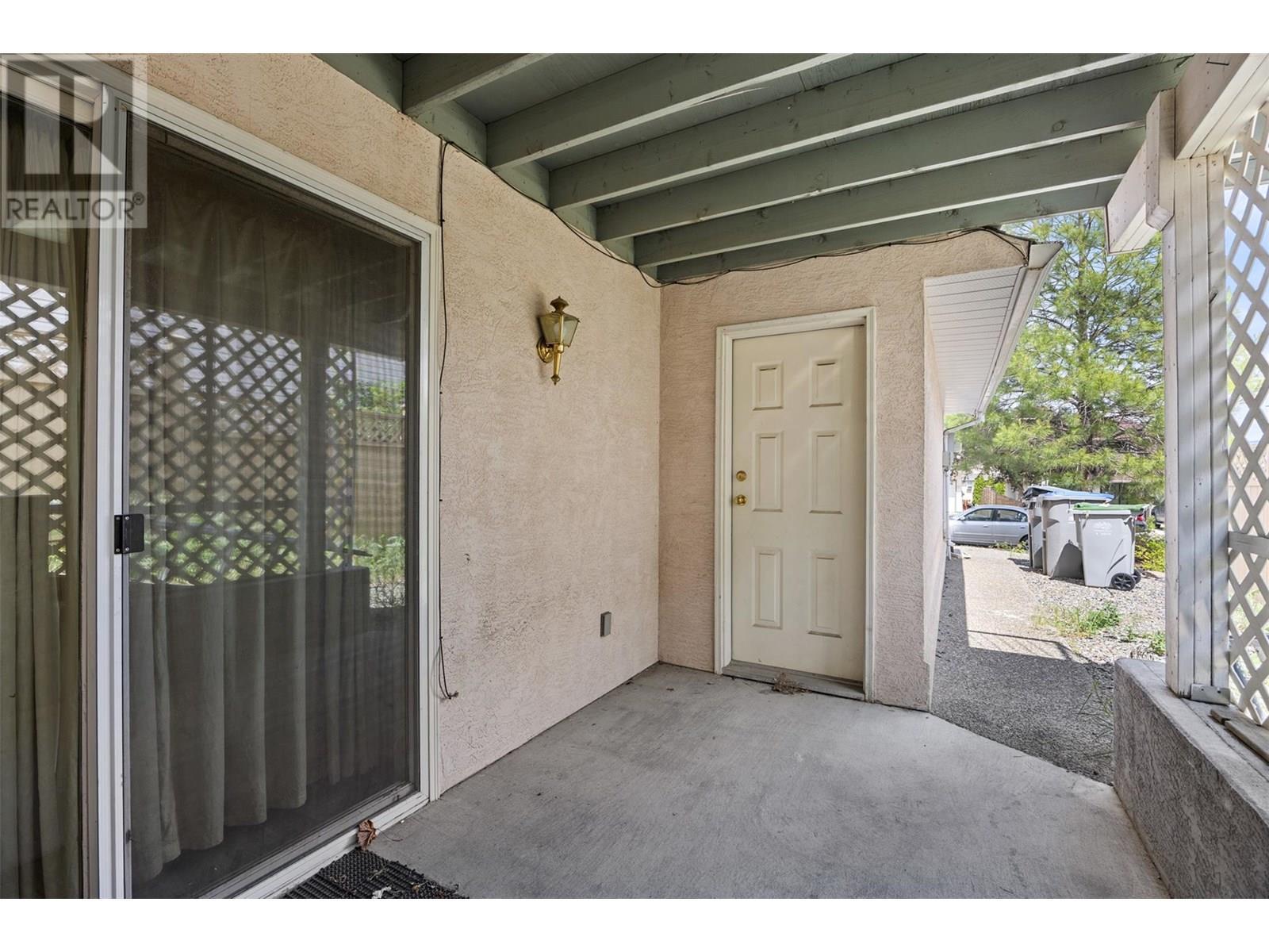 587 Monarch Drive, Kamloops, BC - Outdoor With Exterior