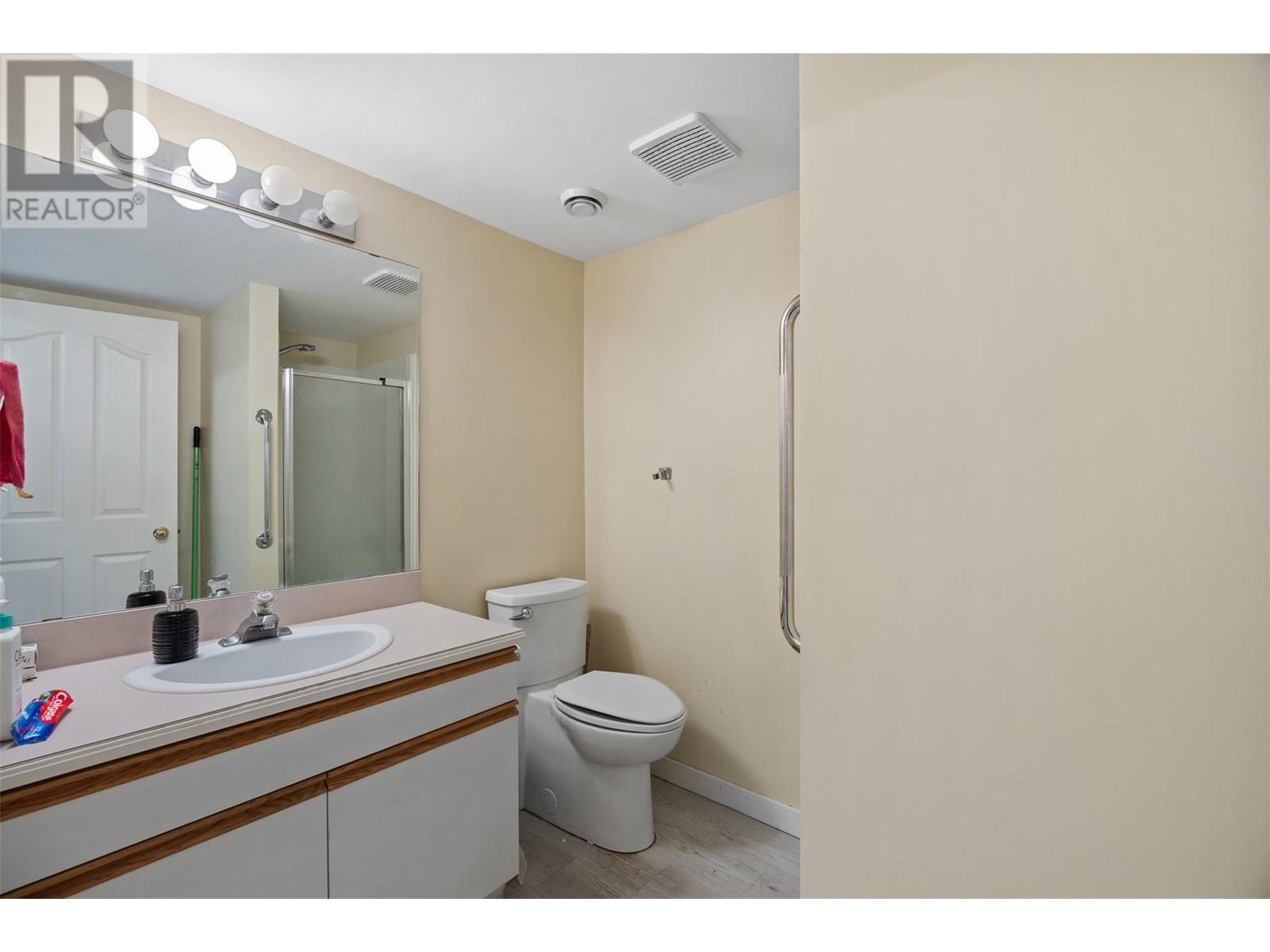 587 Monarch Drive, Kamloops, BC - Indoor Photo Showing Bathroom