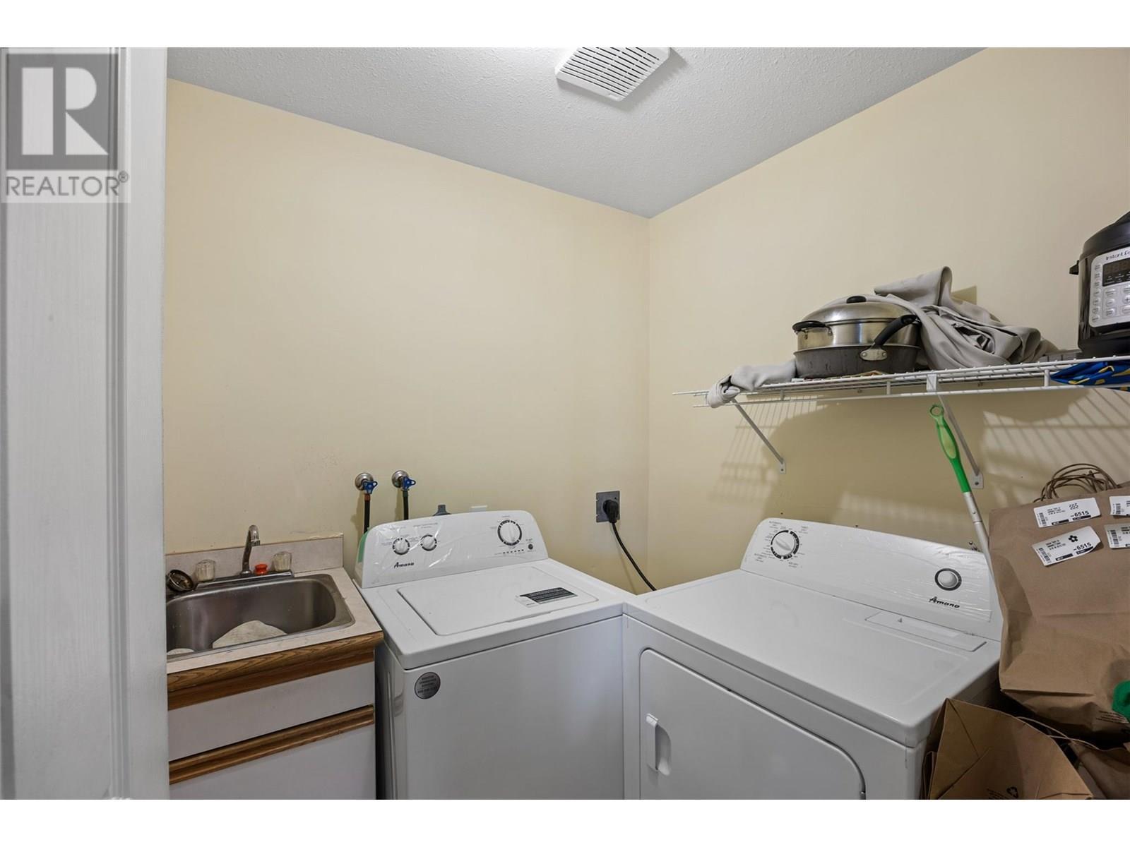 587 Monarch Drive, Kamloops, BC - Indoor Photo Showing Laundry Room