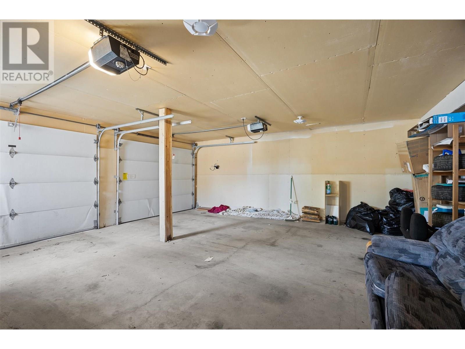 587 Monarch Drive, Kamloops, BC - Indoor Photo Showing Garage