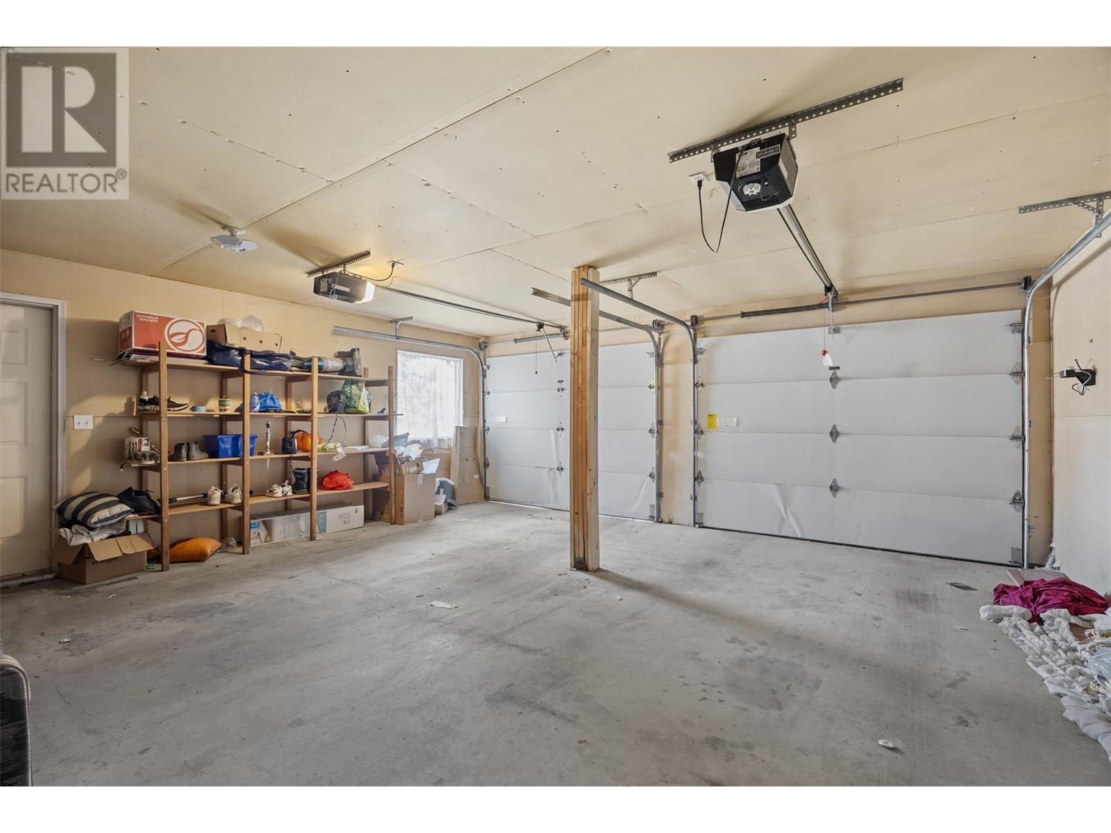 587 Monarch Drive, Kamloops, BC - Indoor Photo Showing Garage