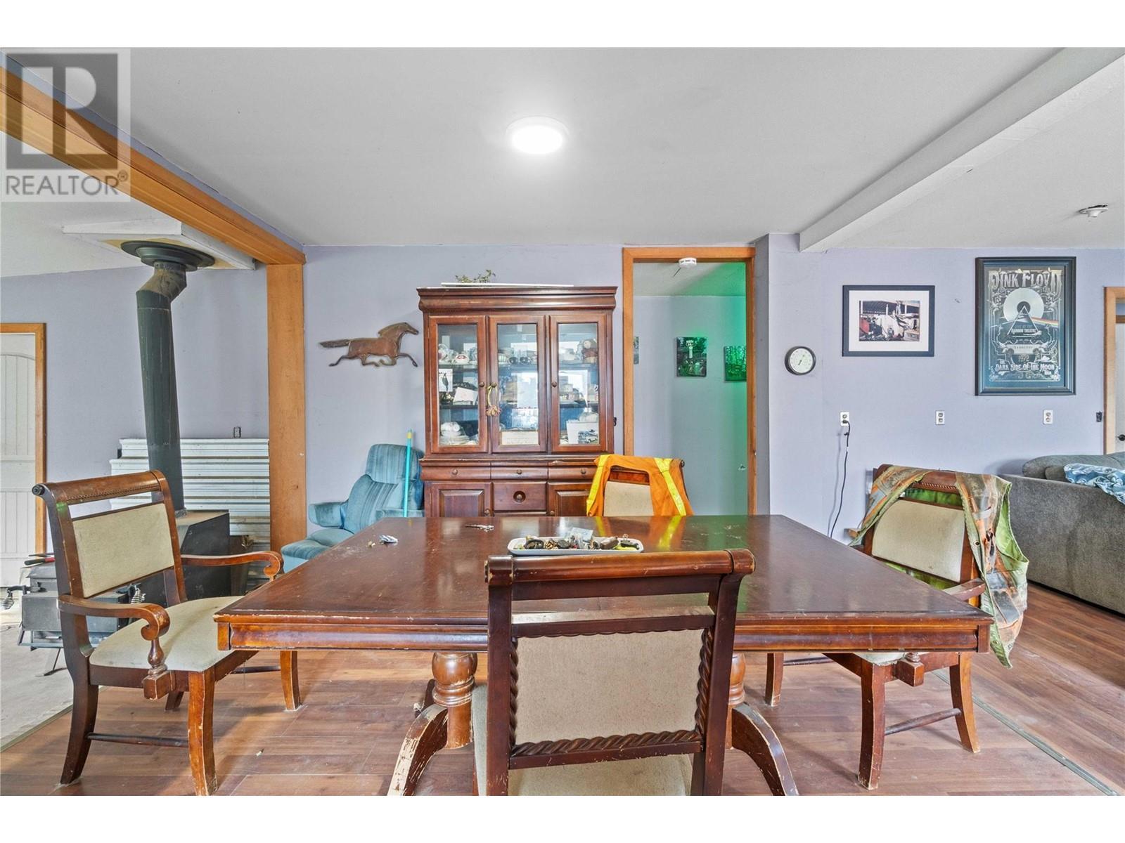 3354 Oxbow Frontage Road, Malakwa, BC - Indoor Photo Showing Other Room