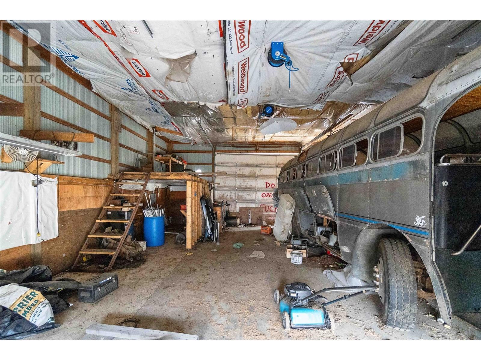 3354 Oxbow Frontage Road, Malakwa, BC - Indoor Photo Showing Garage