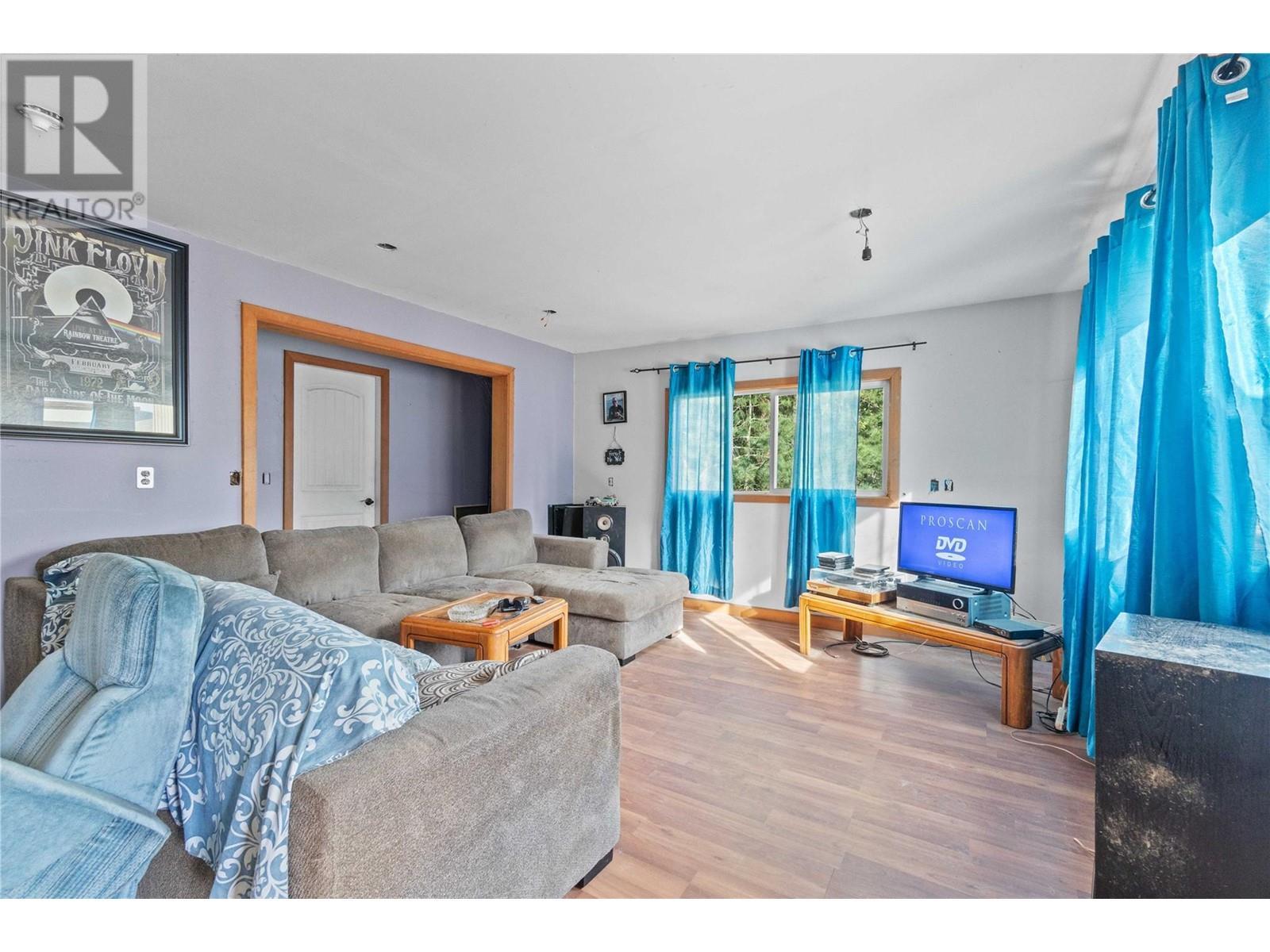 3354 Oxbow Frontage Road, Malakwa, BC - Indoor