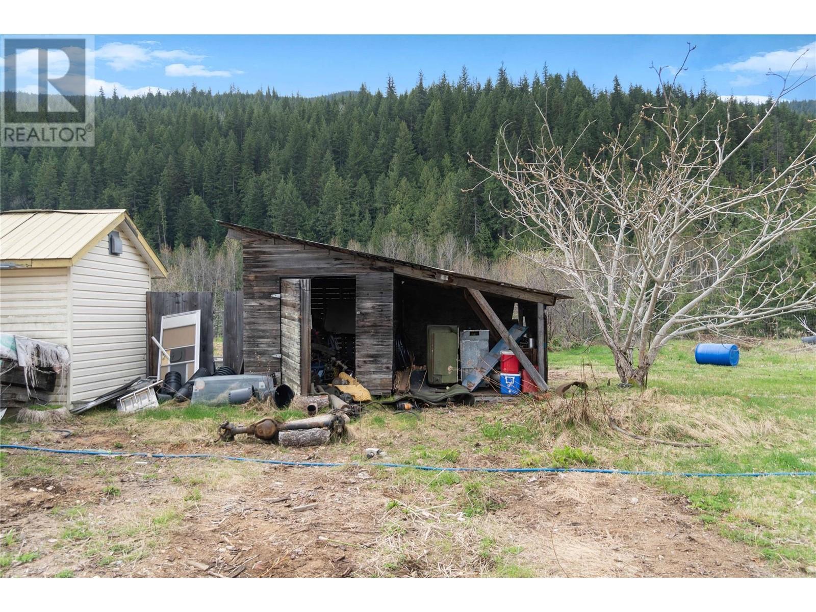 3354 Oxbow Frontage Road, Malakwa, BC - Outdoor