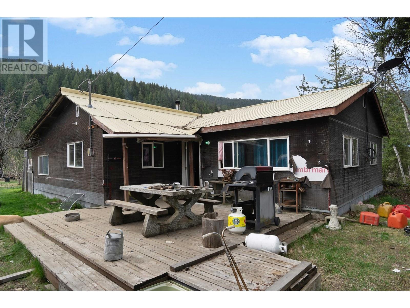 3354 Oxbow Frontage Road, Malakwa, BC - Outdoor With Deck Patio Veranda