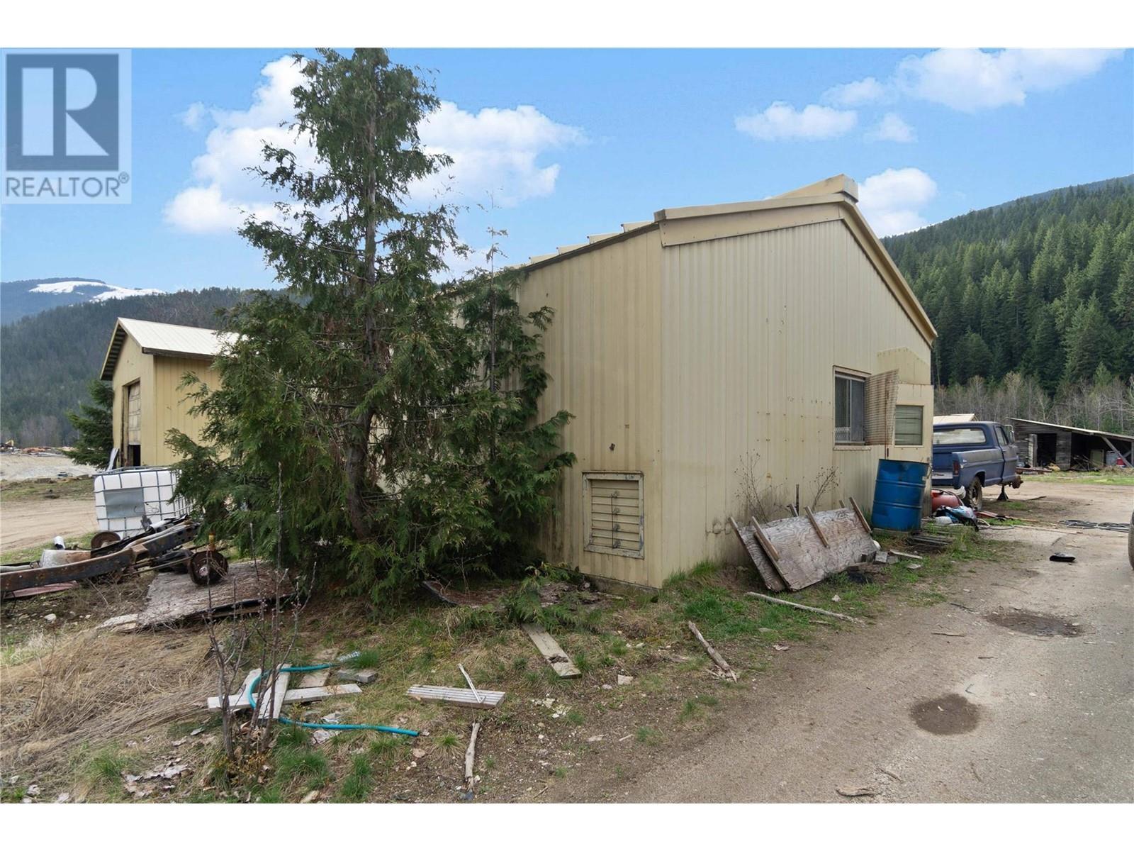 3354 Oxbow Frontage Road, Malakwa, BC - Outdoor
